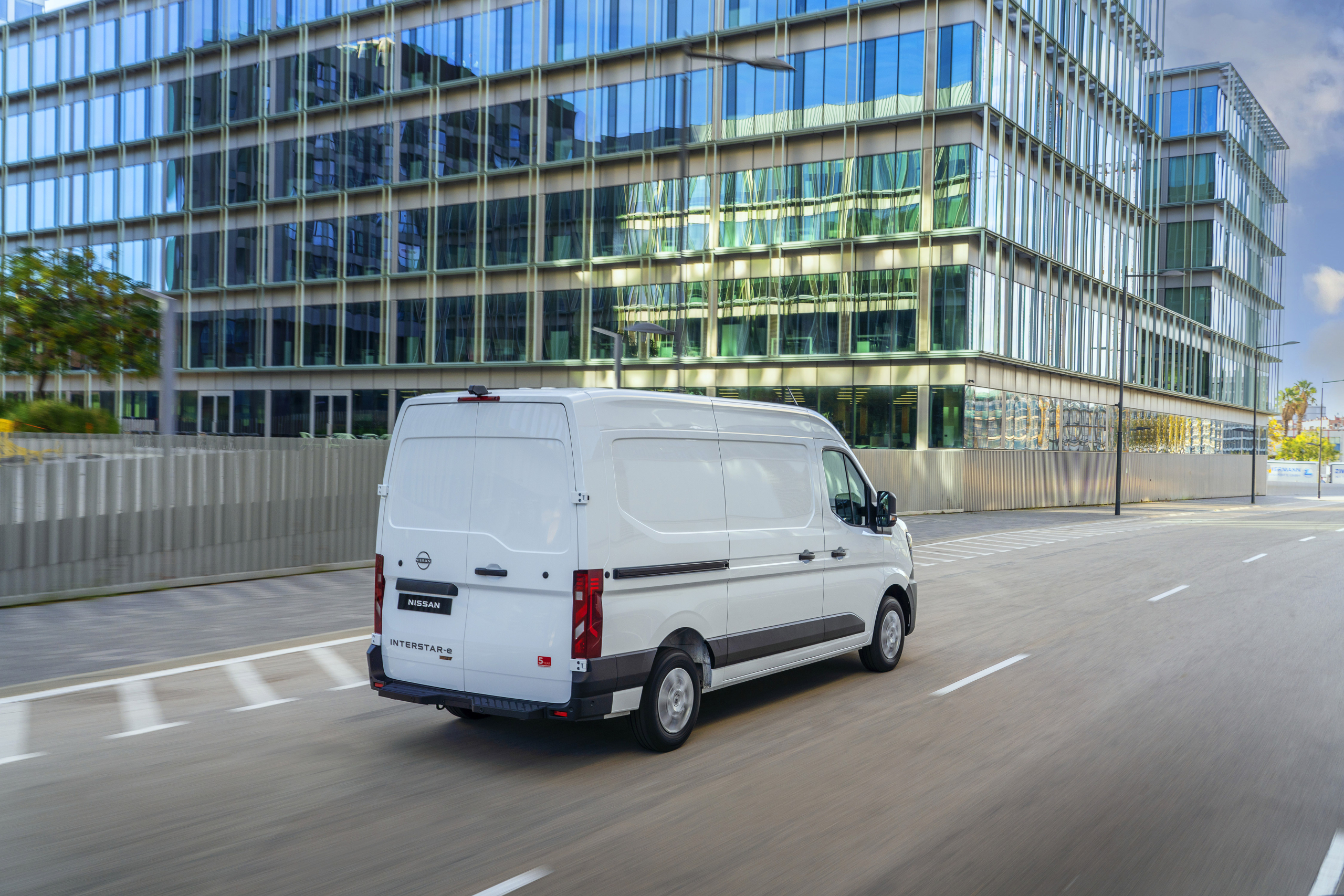 Nissan Interstar-e: duizend euro goedkopere broer van Renault Master