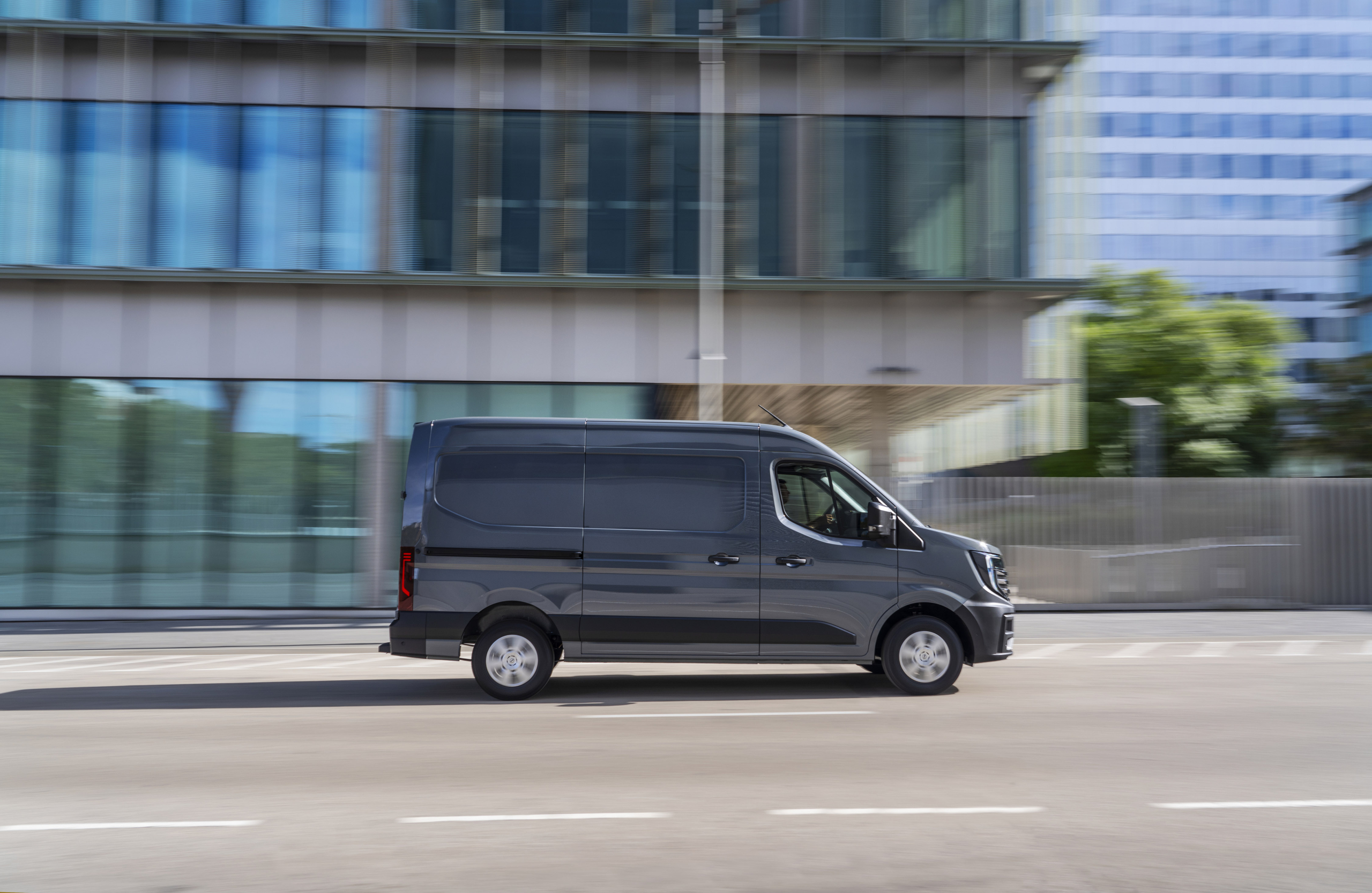 Nissan Interstar-e: duizend euro goedkopere broer van Renault Master