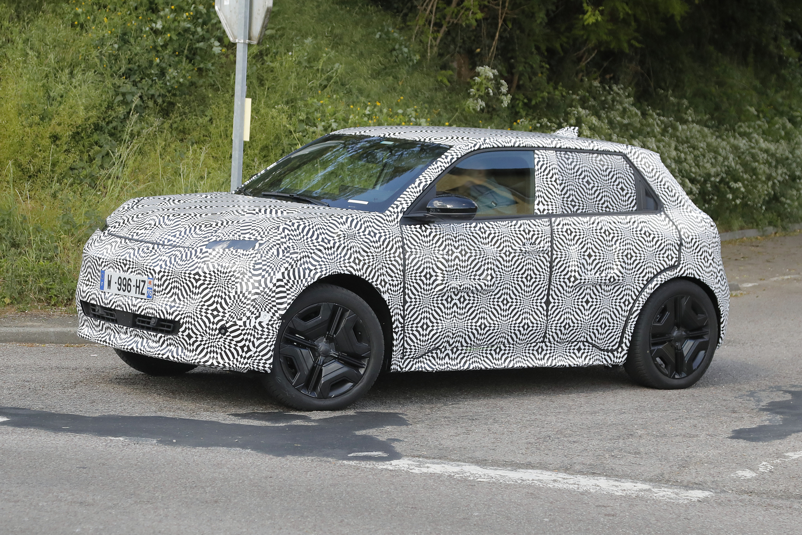 Nissan Micra in de startbloken om mee te liften op succes Renault 5