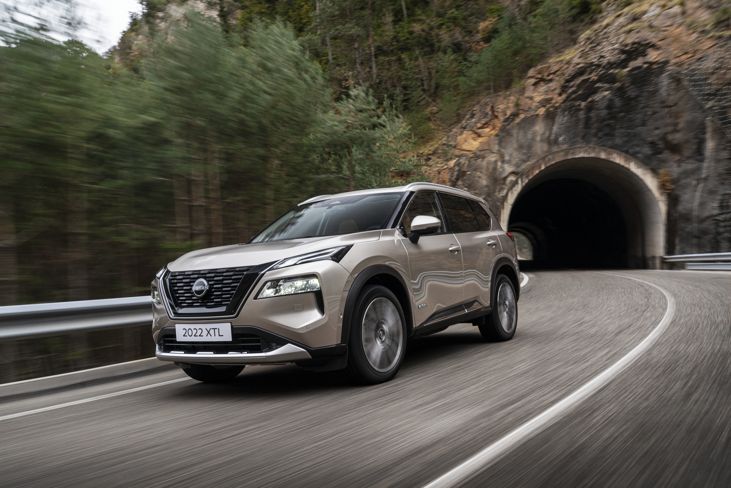 Nieuwe Nissan X-Trail (2022) rijdt elektrisch, maar drinkt benzine