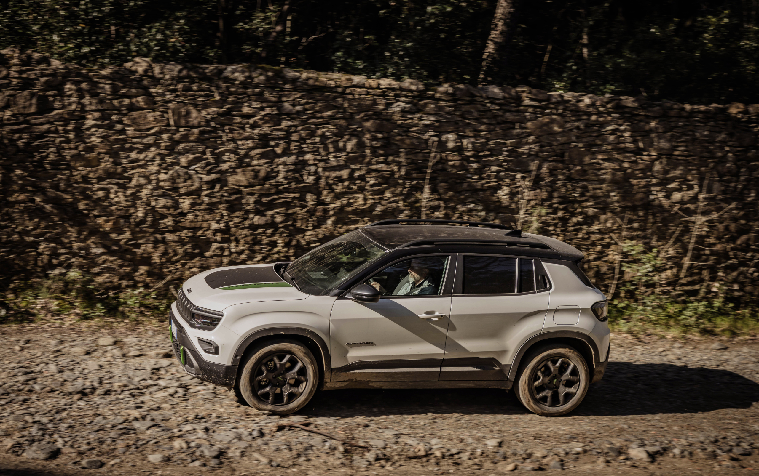 Jeep Avenger 4xe (2025) review: waarom de meest nutteloze Avenger toch de leukste is
