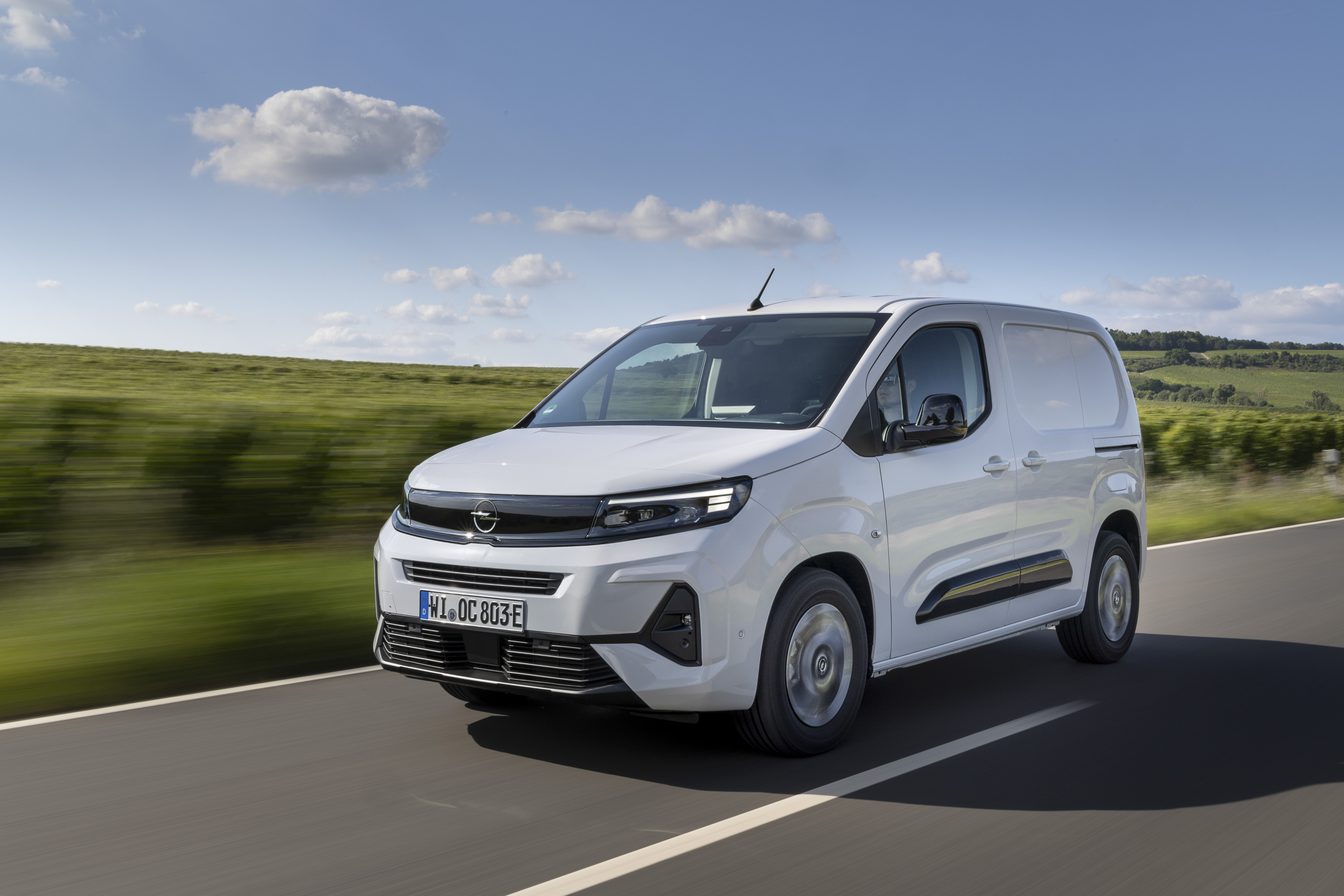 Opel op water en stroom: Movano Hydrogen en Combo Electric maken debuut op IAA