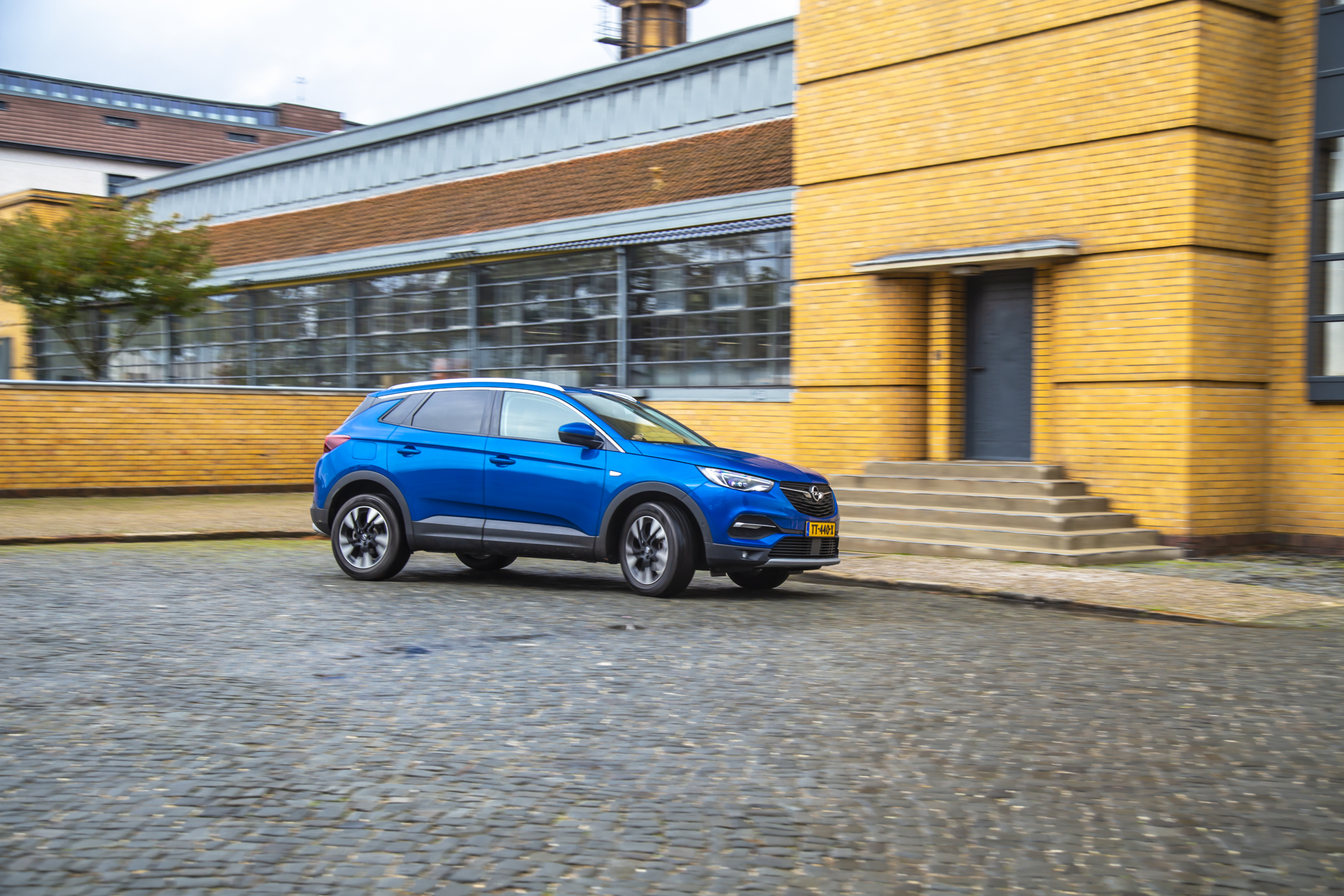 100 jaar Bauhaus: terugblikken met de Opel Crossland X en Opel Grandland X