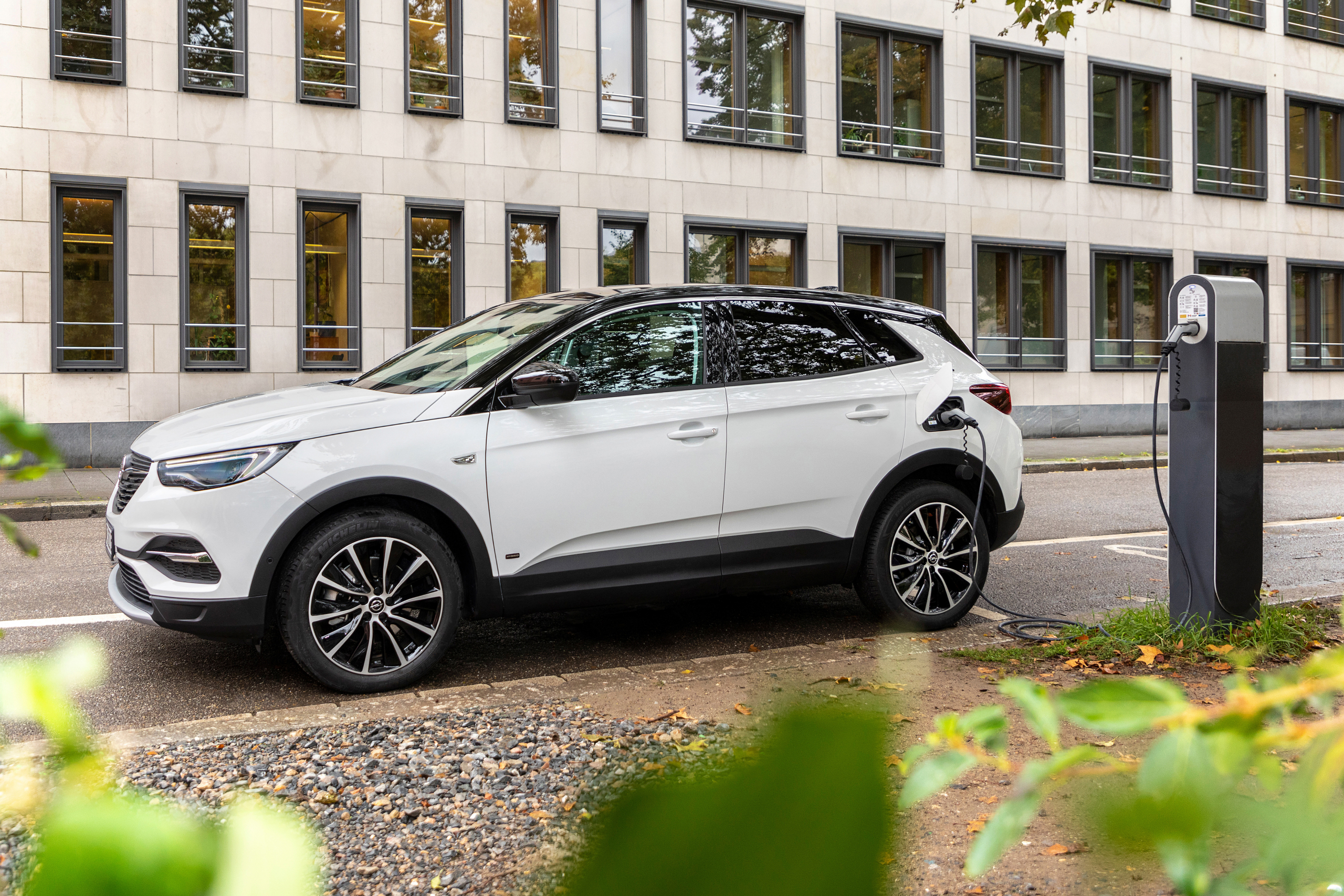 Opel onthult tweede stekkerhybridevariant van Grandland X