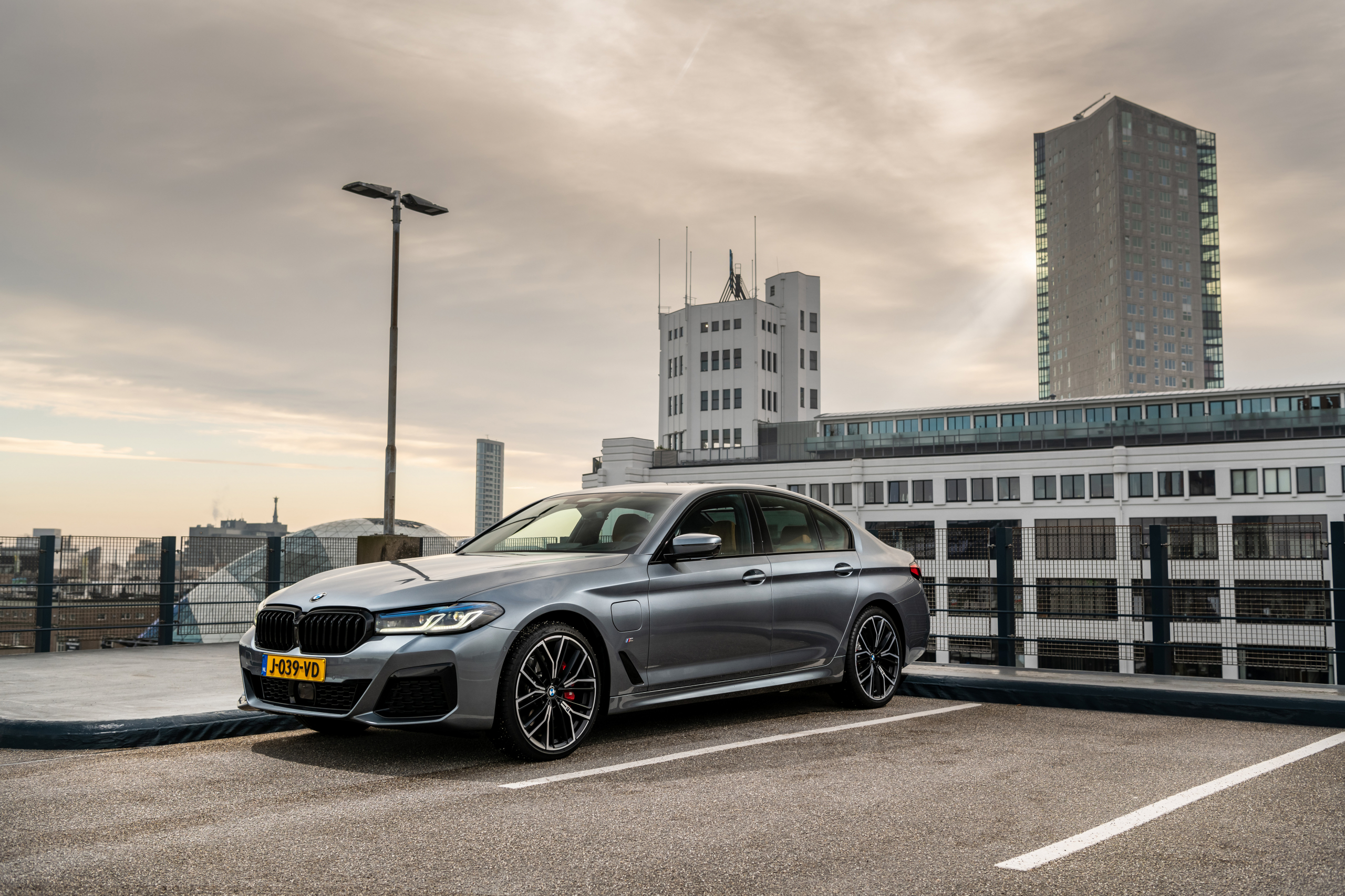 In deze Nederlandse steden gaat jouw BMW automatisch elektrisch rijden