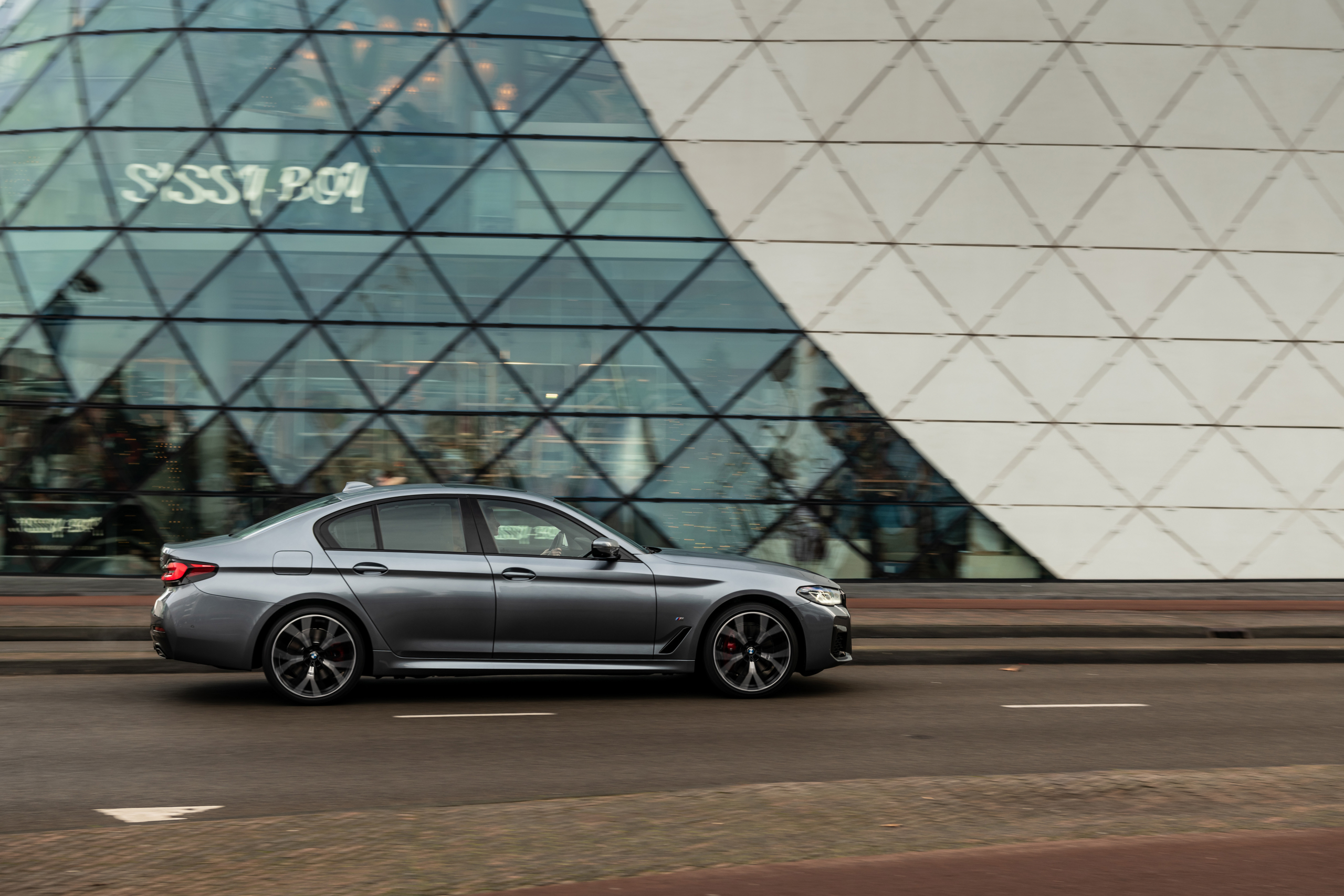 In deze Nederlandse steden gaat jouw BMW automatisch elektrisch rijden