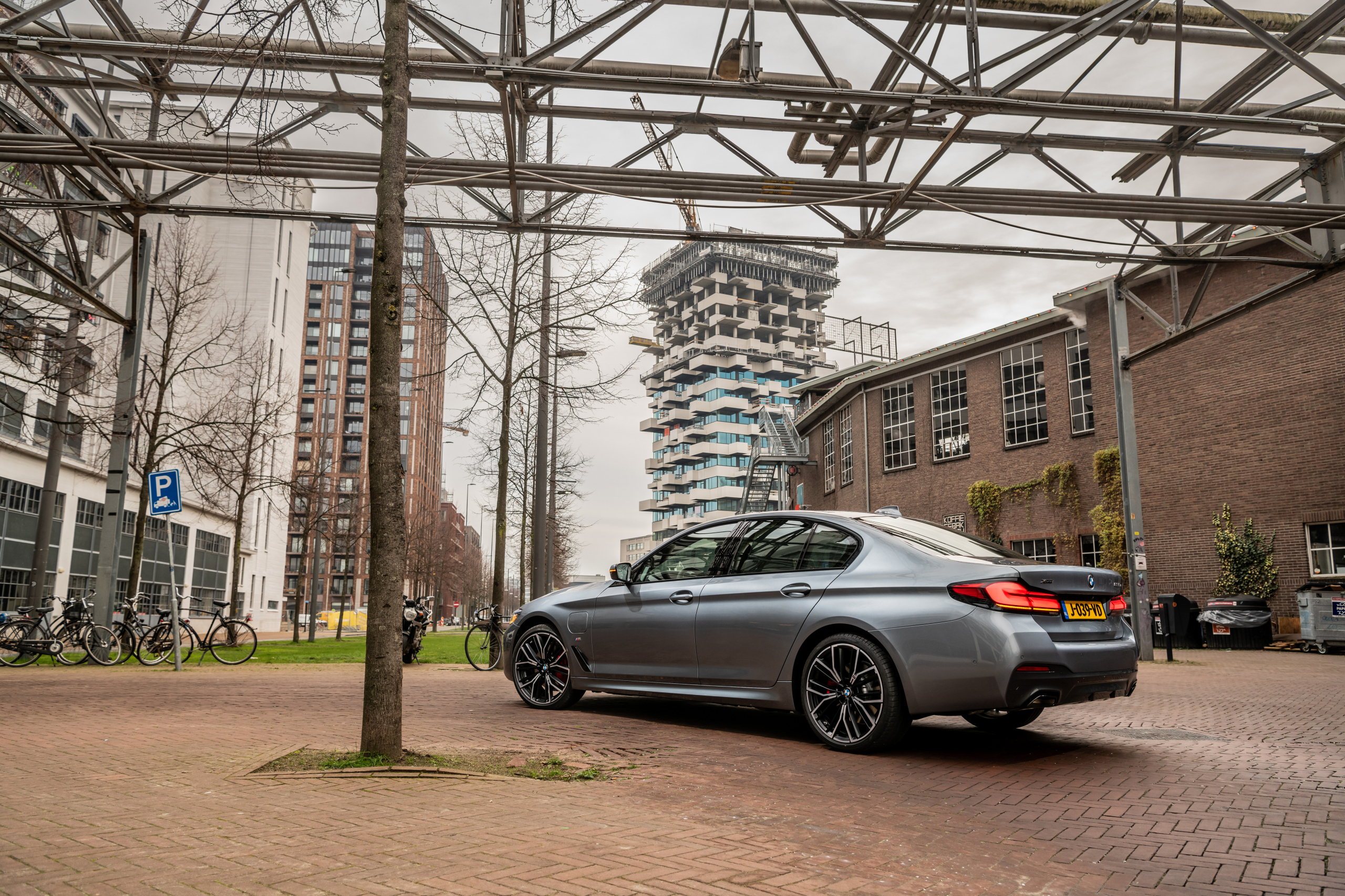 In deze Nederlandse steden gaat jouw BMW automatisch elektrisch rijden