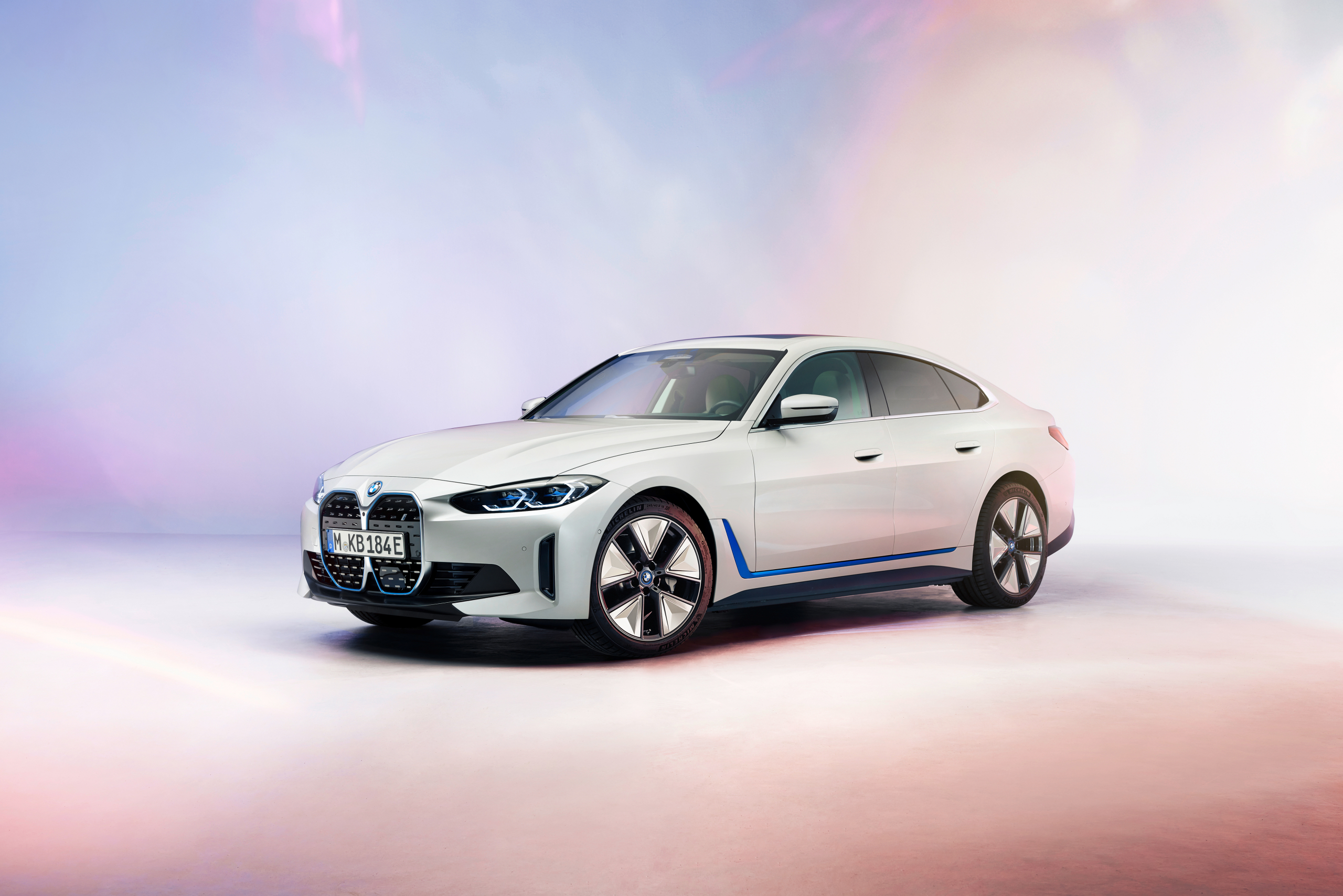 Dit is de elektrische BMW i4! En hij komt 590 kilometer ver