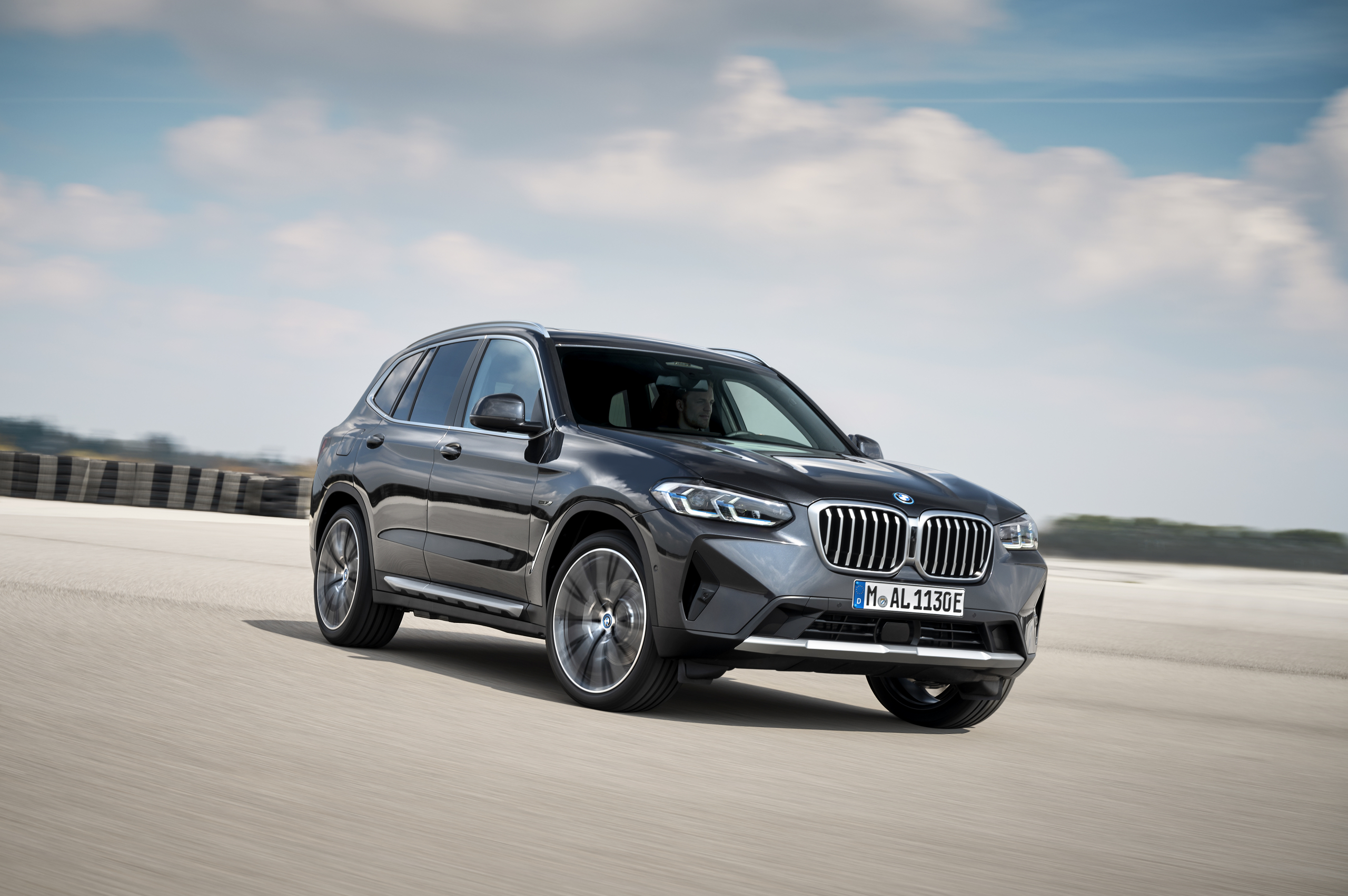 Prijs BMW X3 en BMW X4 - Facelift voegt 'zuinige' mild hybrid-techniek toe