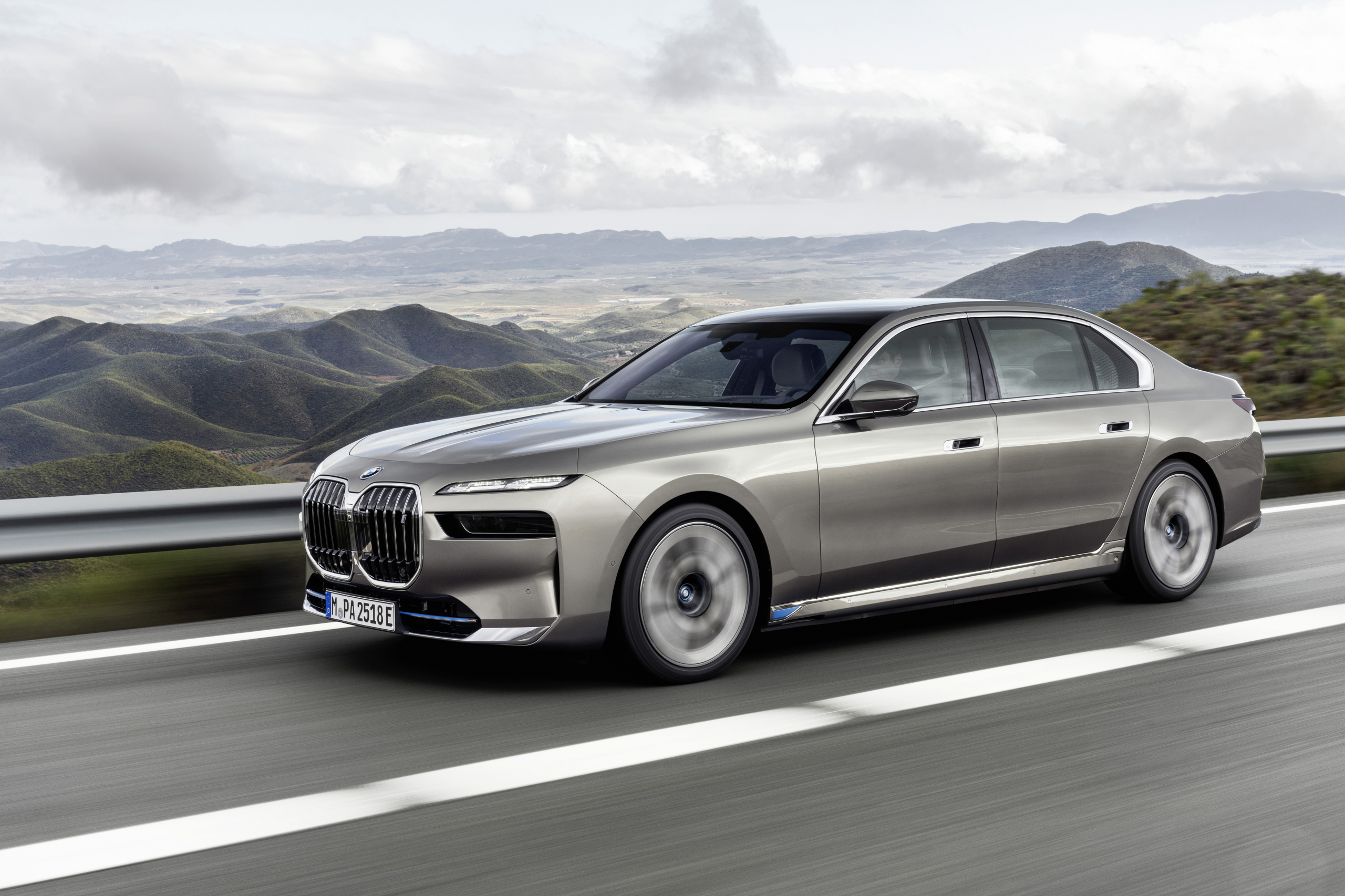 Chris Bangle, eat your heart out! De BMW 7-serie kan nóg controversiëler