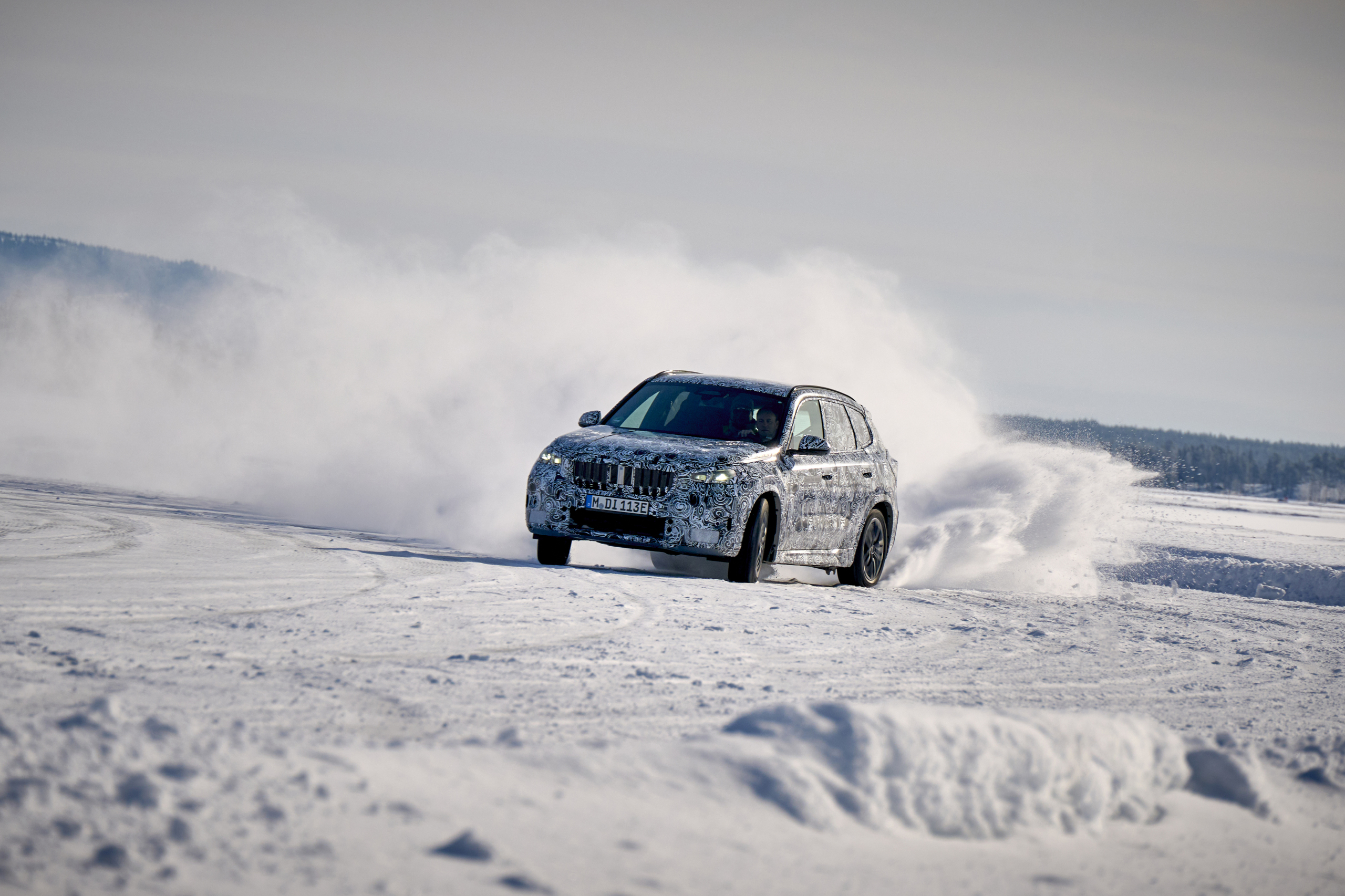 BMW iX1 actieradius - De nieuwe elektrische X1 hoeft pas na 438 km aan de stekker