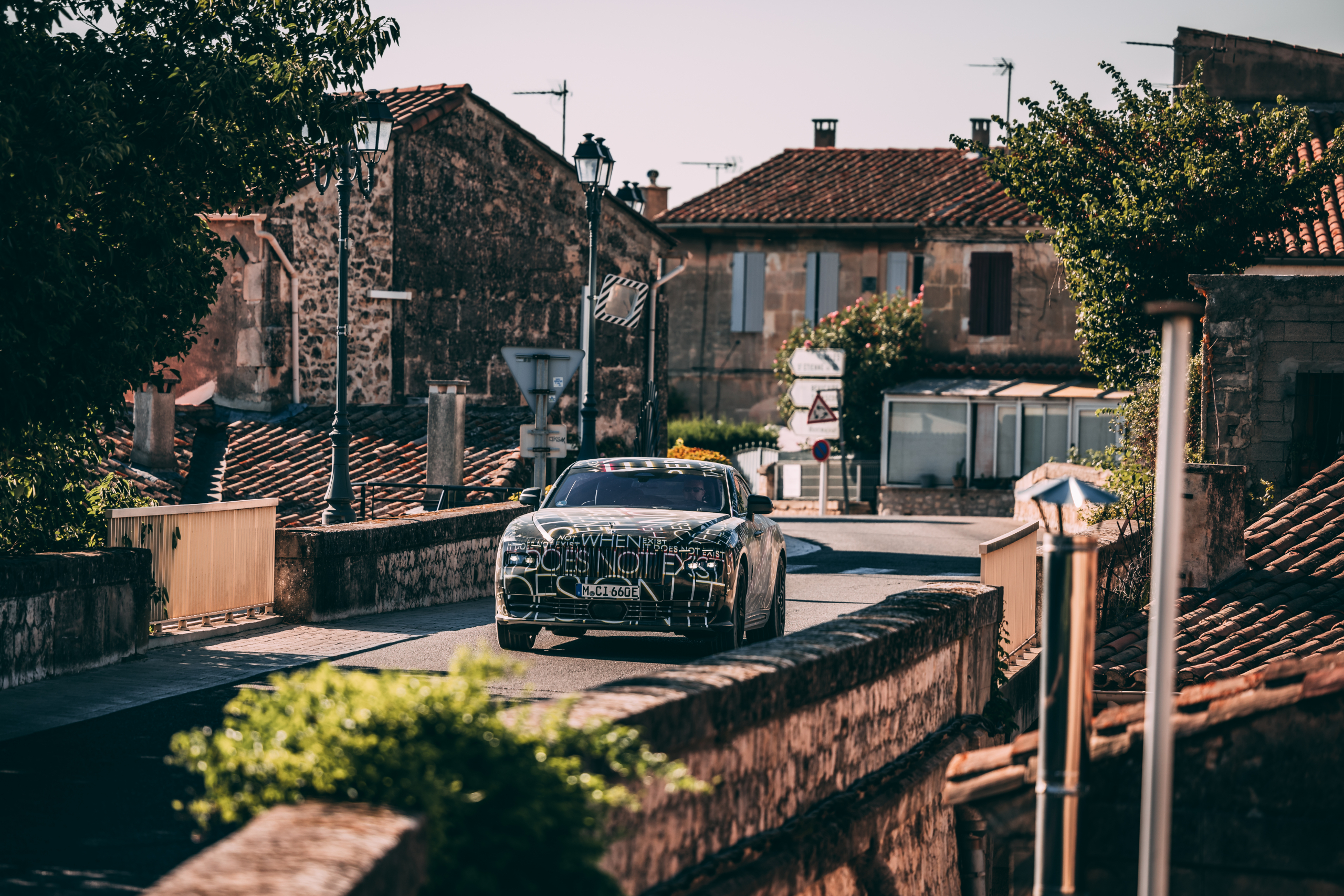 Spectre is een James Bond-film, maar ook de nieuwe elektrische Rolls-Royce
