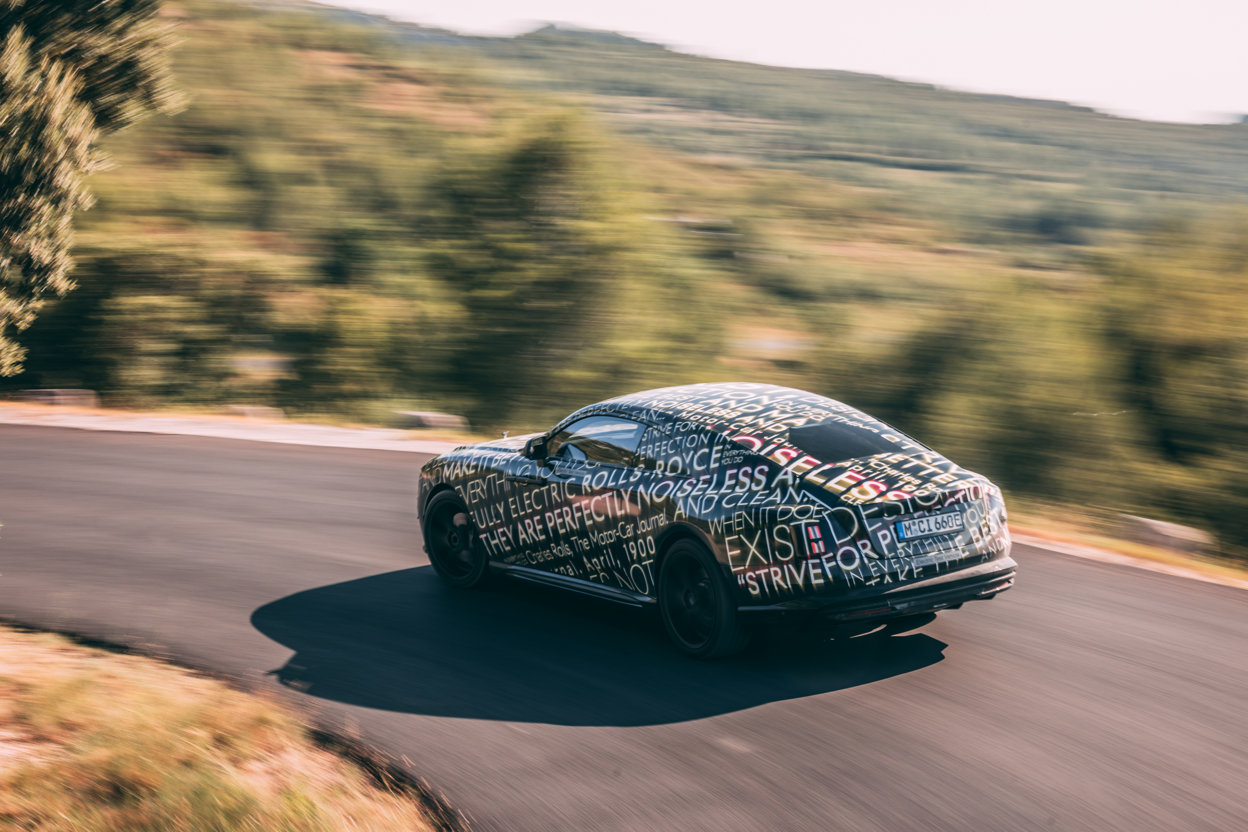 Spectre is een James Bond-film, maar ook de nieuwe elektrische Rolls-Royce