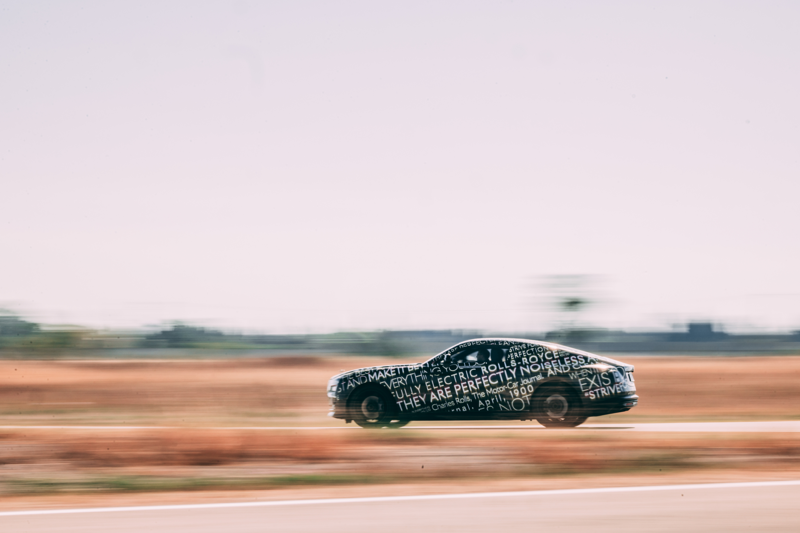 Spectre is een James Bond-film, maar ook de nieuwe elektrische Rolls-Royce