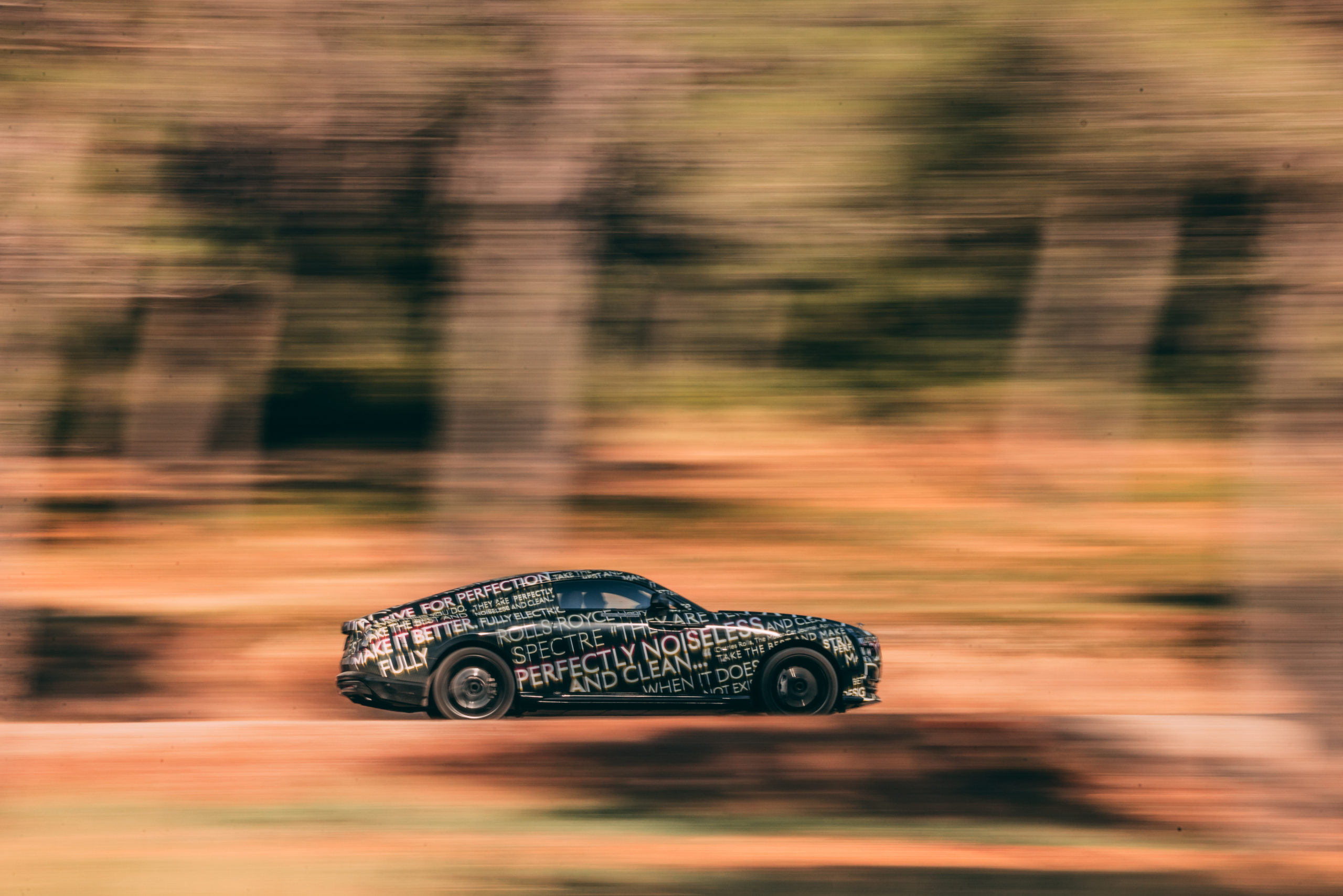 Spectre is een James Bond-film, maar ook de nieuwe elektrische Rolls-Royce