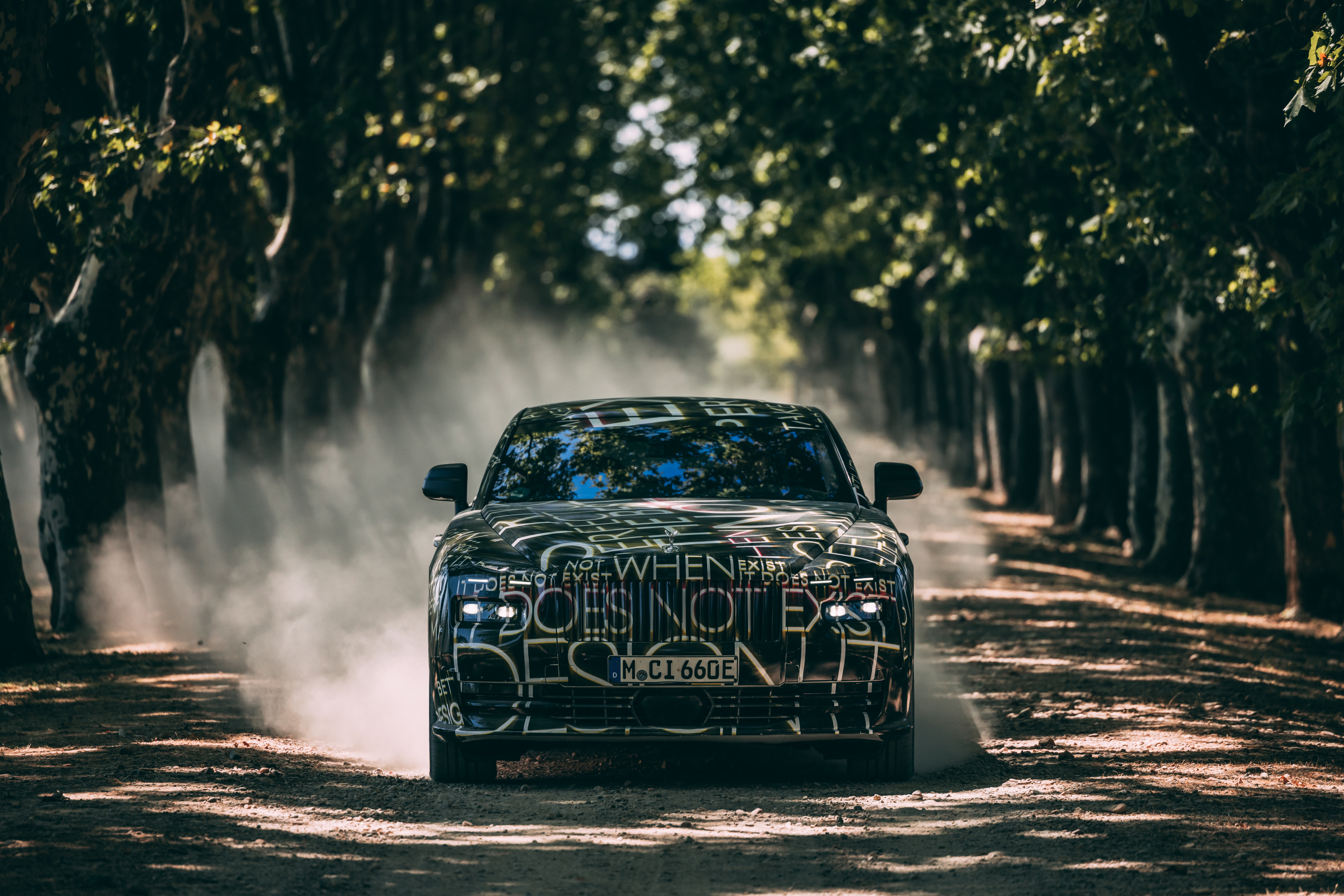 Spectre is een James Bond-film, maar ook de nieuwe elektrische Rolls-Royce