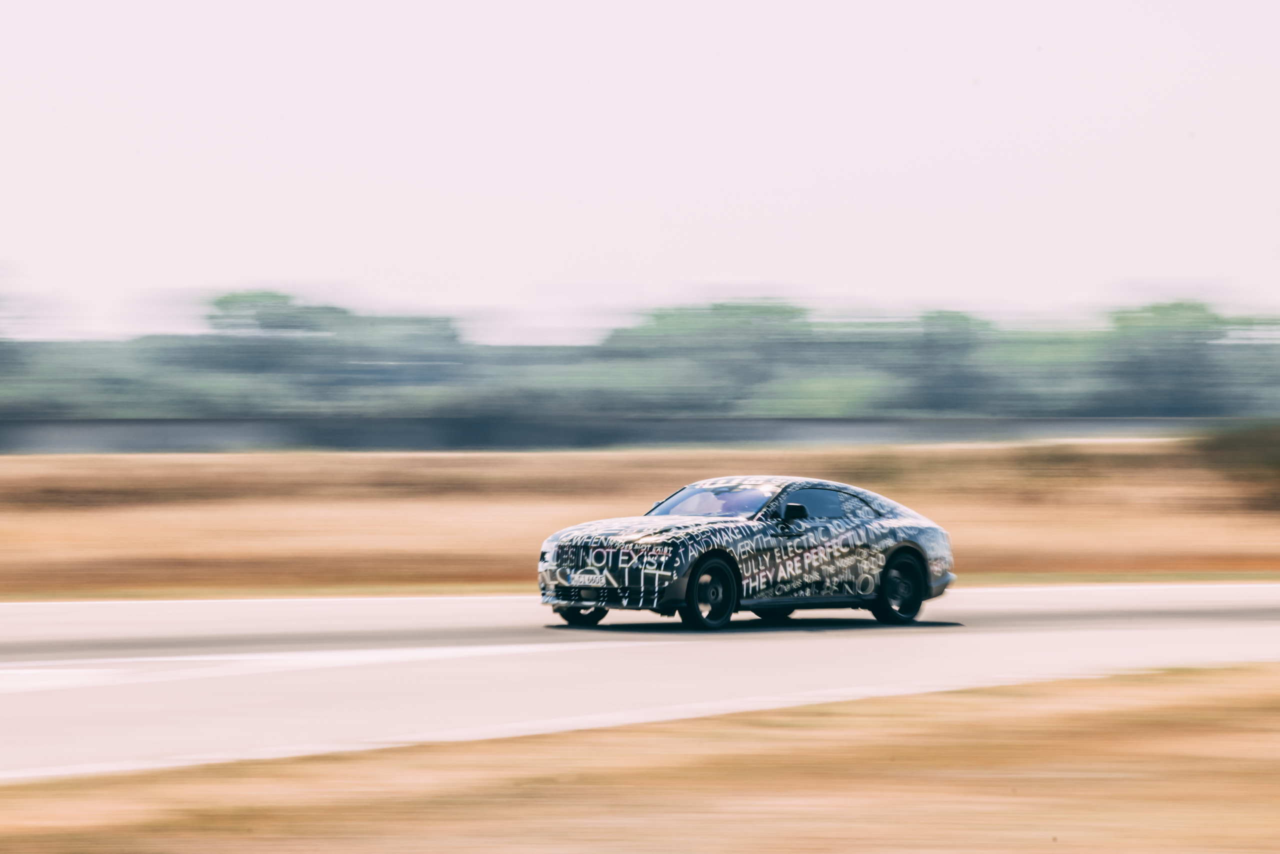 Spectre is een James Bond-film, maar ook de nieuwe elektrische Rolls-Royce