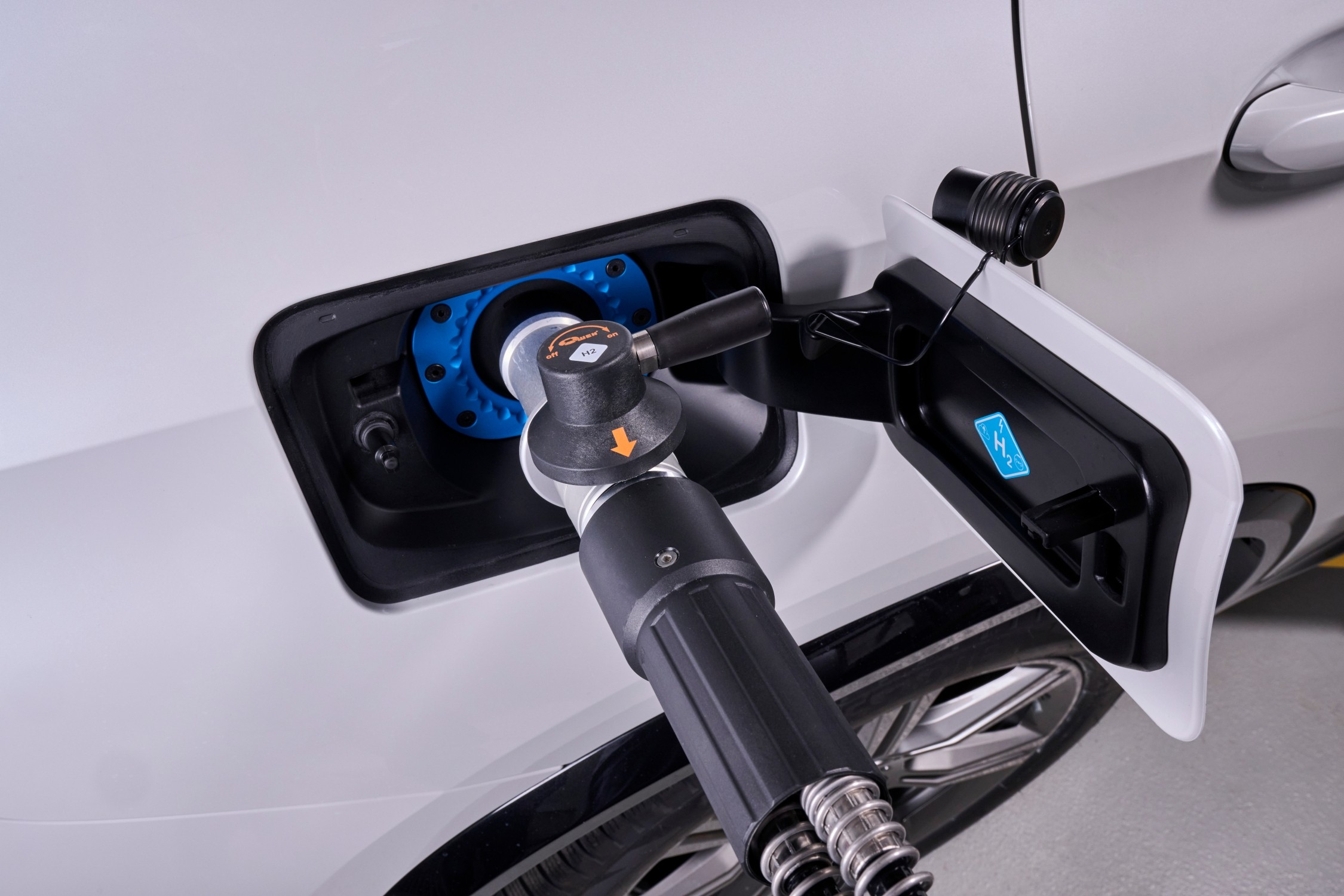 BMW op waterstof komt pas over 5 jaar, wij rijden hem nu al