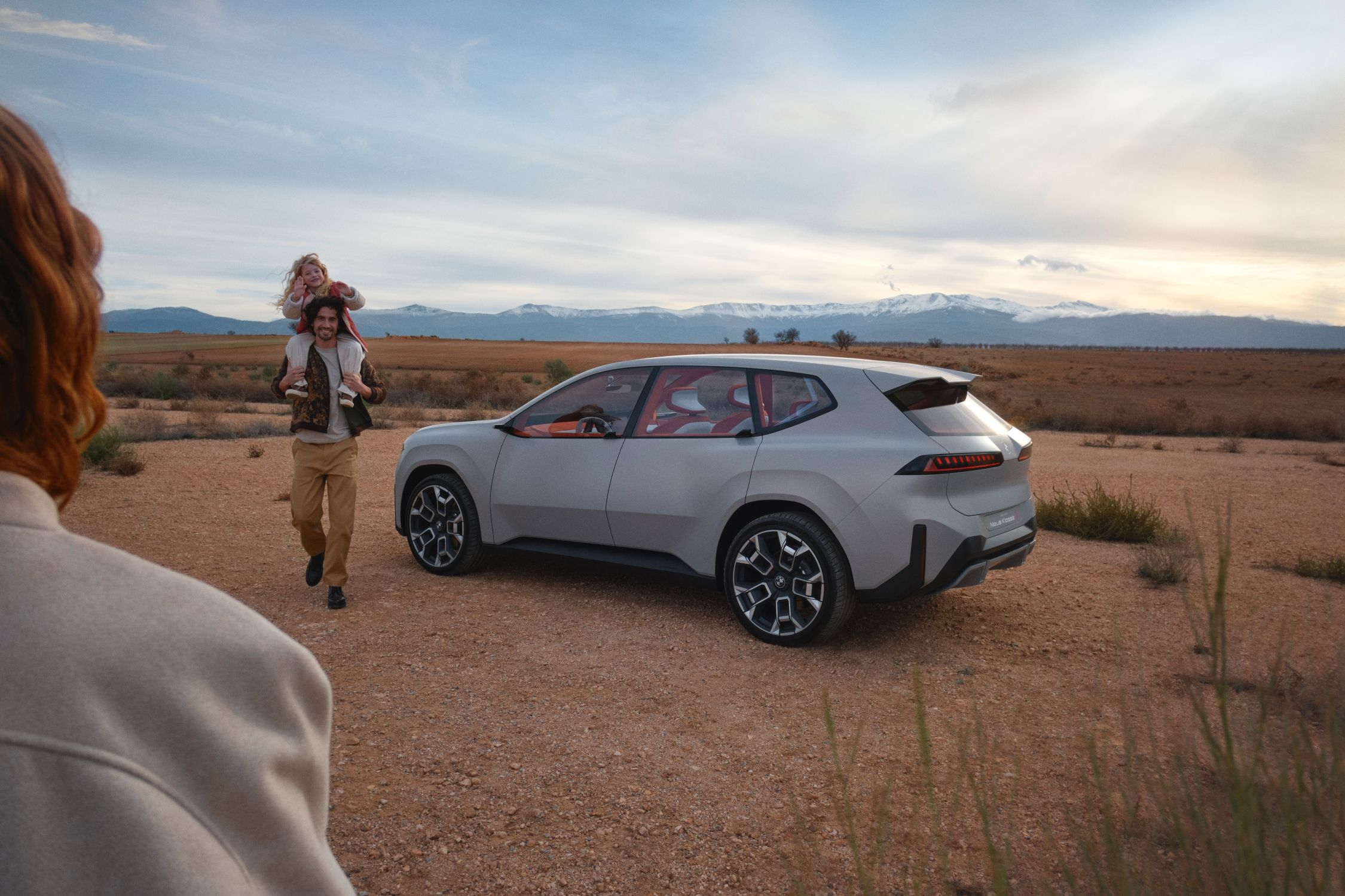 BMW weet wat jullie willen en toont Neue Klasse als SUV