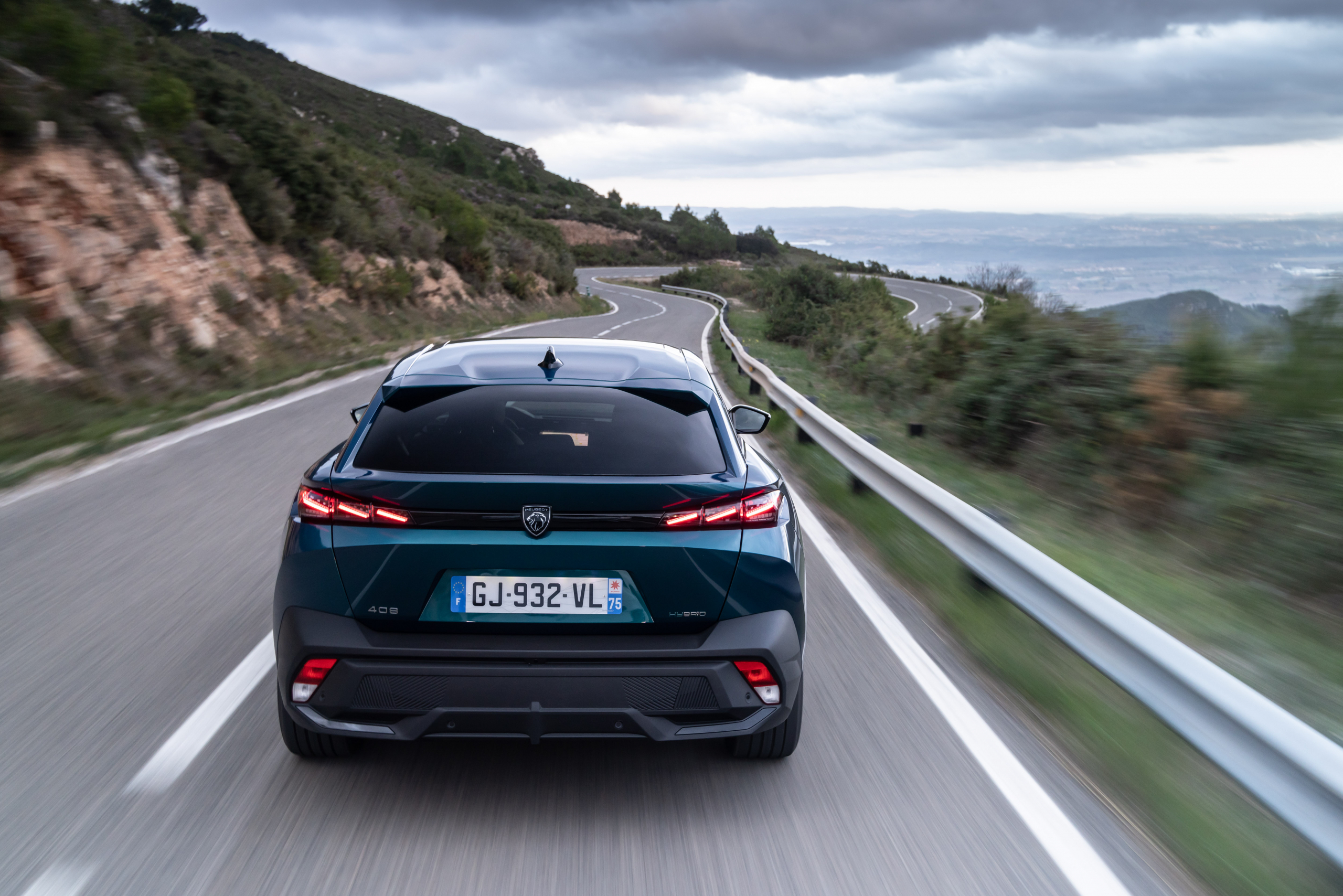 Eerste review Peugeot 408 Hybrid 225 e-EAT8 – waarom de Polestar 2 op zijn tellen moet passen