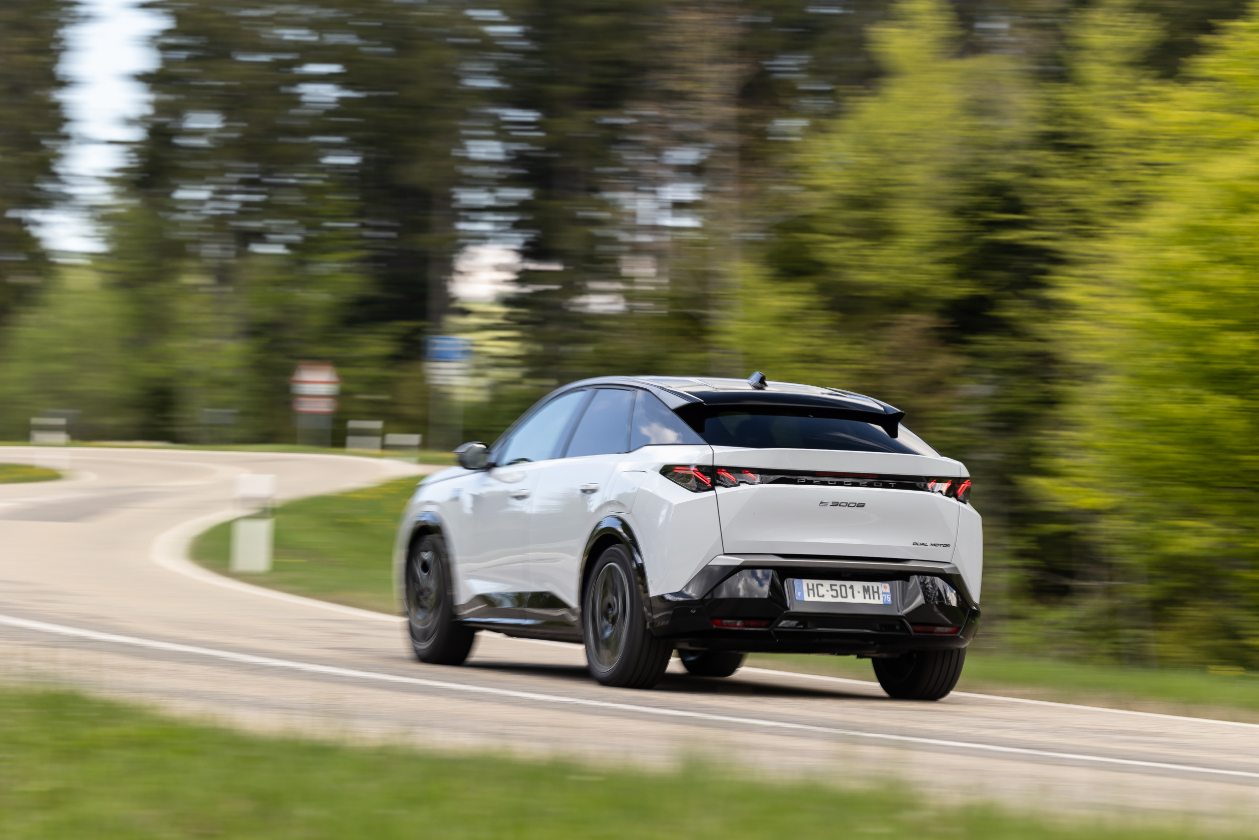 Review Peugeot e-3008 Dual Motor - niet alleen het vermogen is stevig