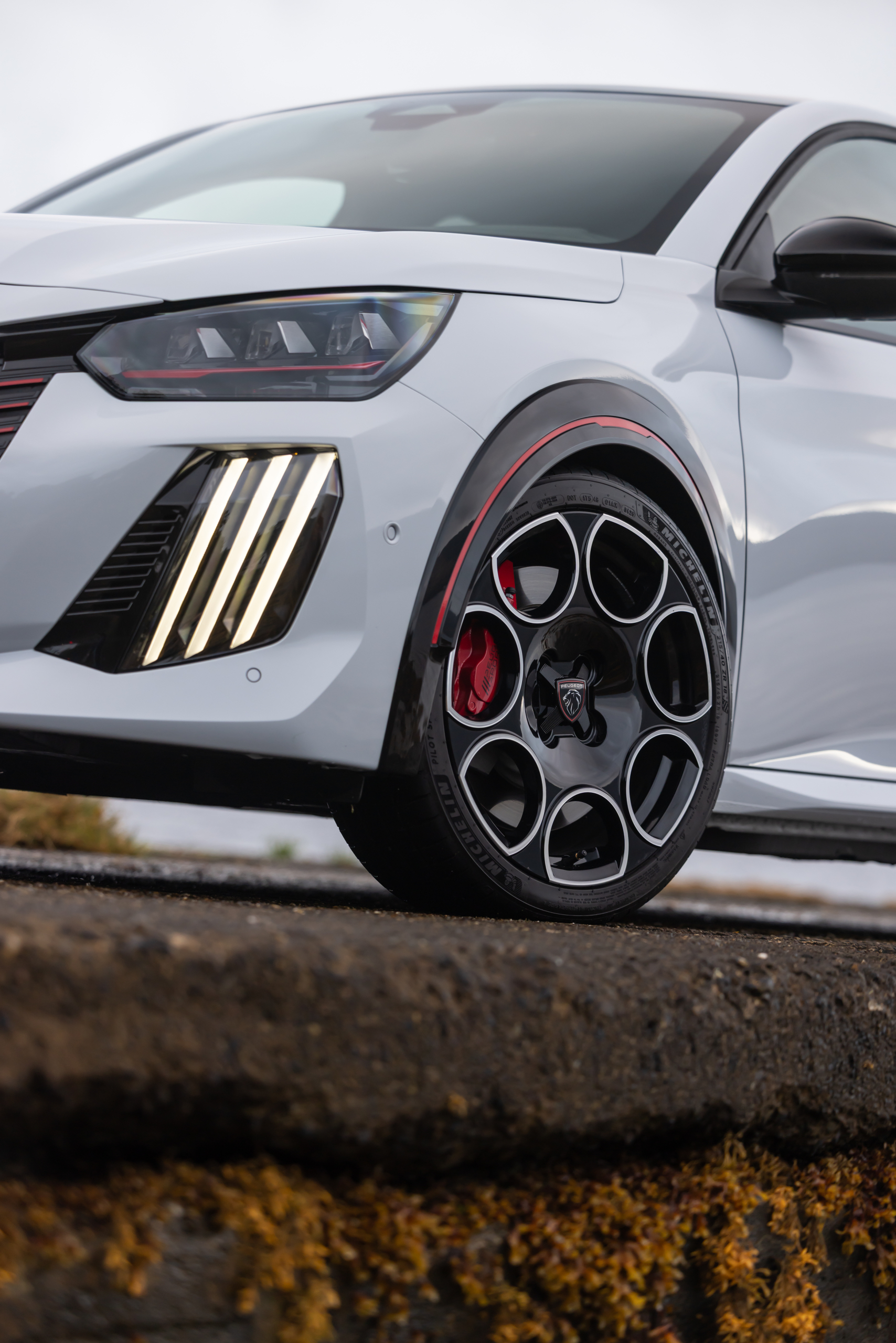 Review Peugeot E-208 GTi: is de duurste hot hatch van Stellantis ook de leukste thuis?