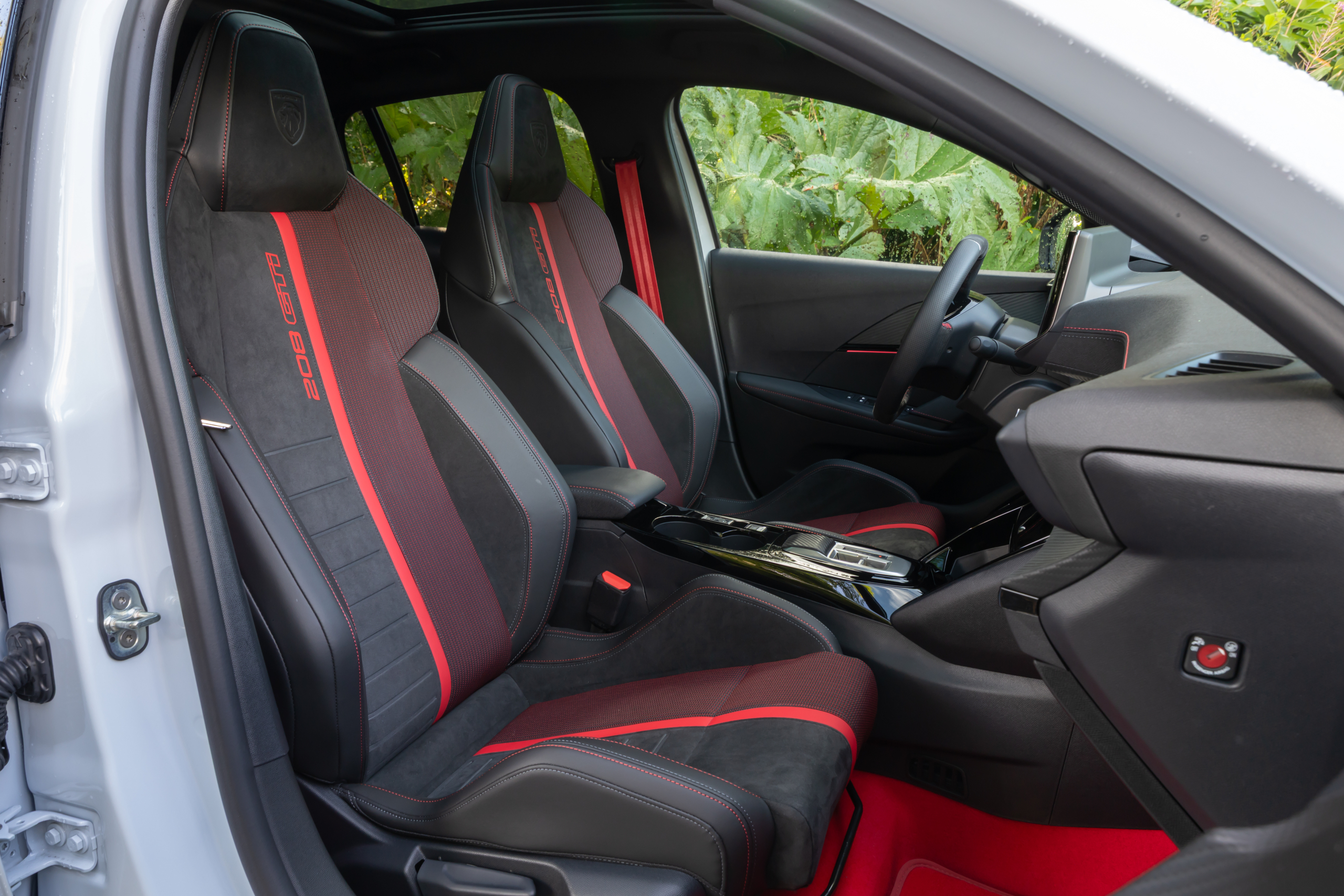 Review Peugeot E-208 GTi: is de duurste hot hatch van Stellantis ook de leukste thuis?