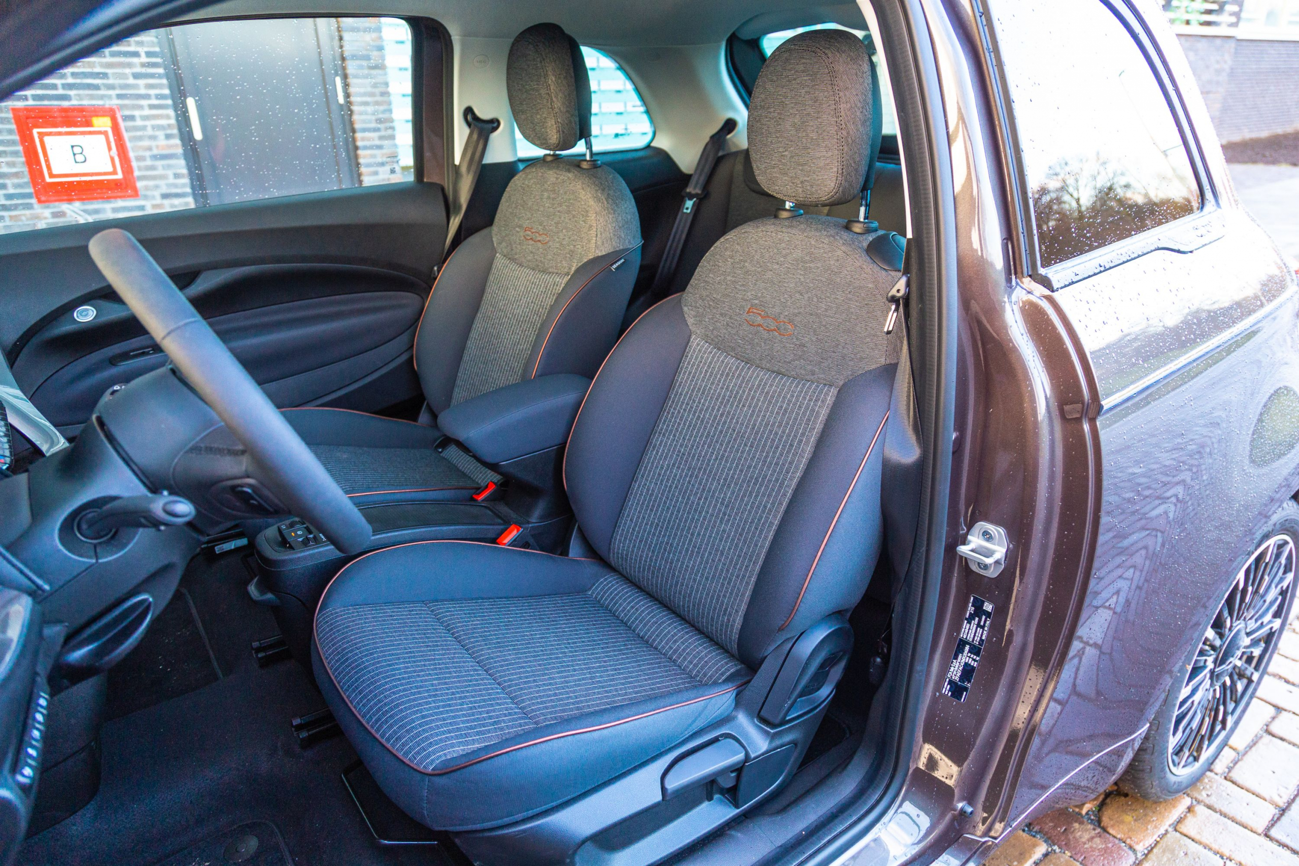 3 voordelen en 3 nadelen van de elektrische Fiat 500e