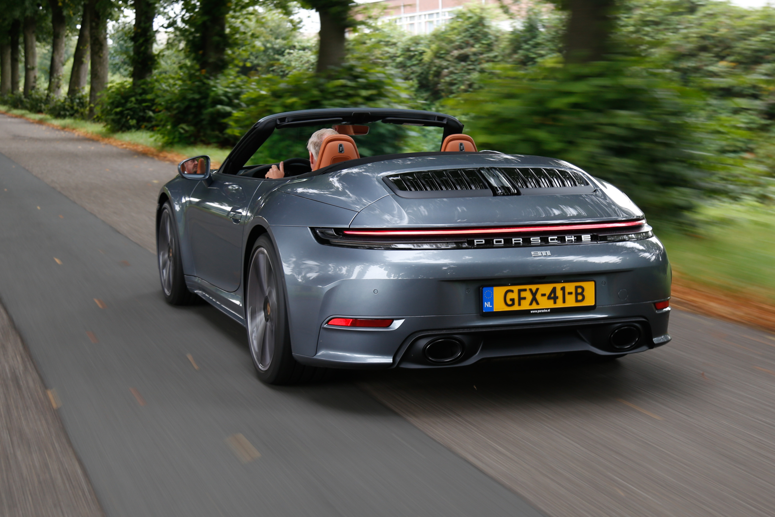 Porsche 911 Carrera (2024) review - met een EV was dit nooit gebeurd