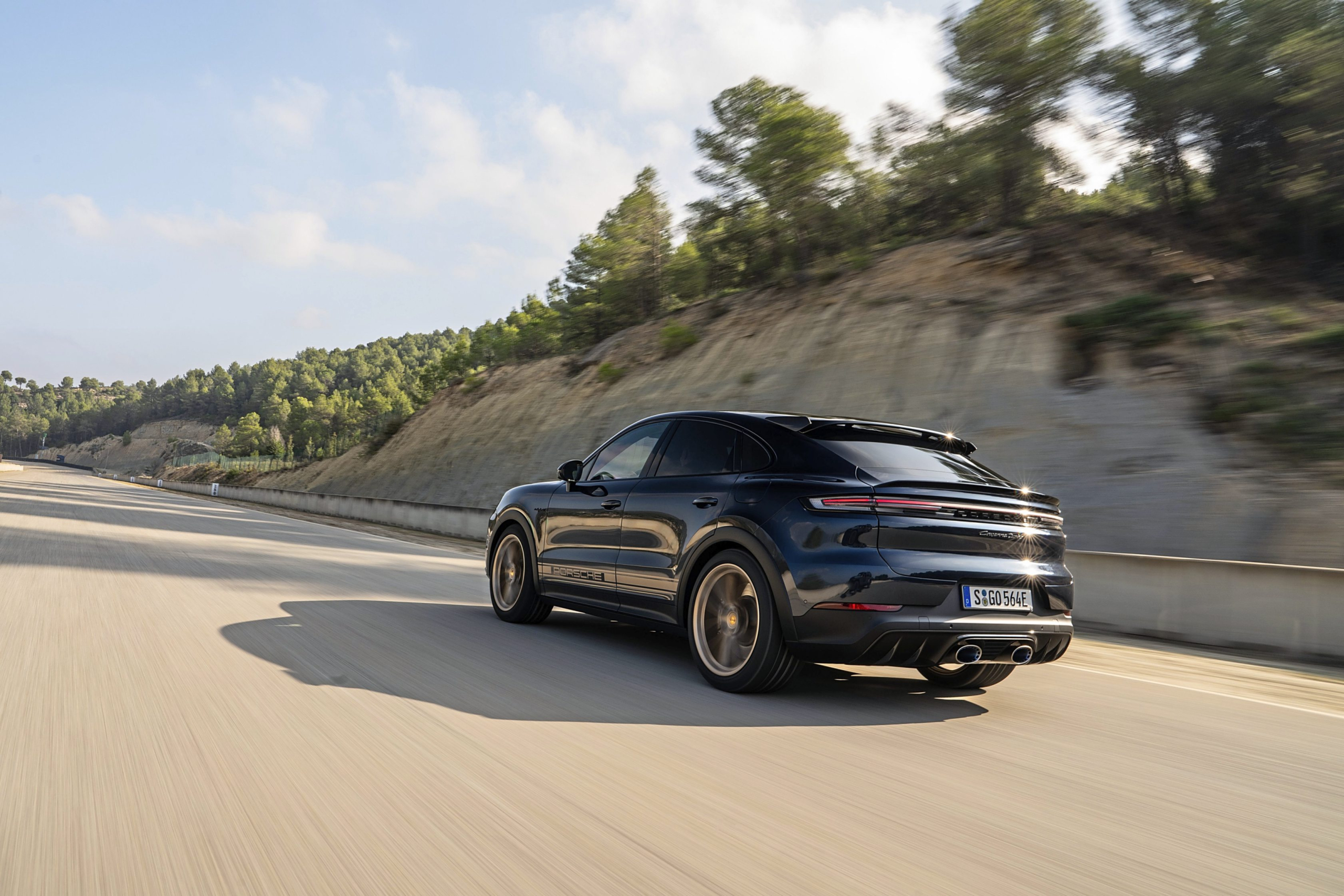 Hoe zwaar deze Porsche ook is, hij is verbluffend soepel en snel