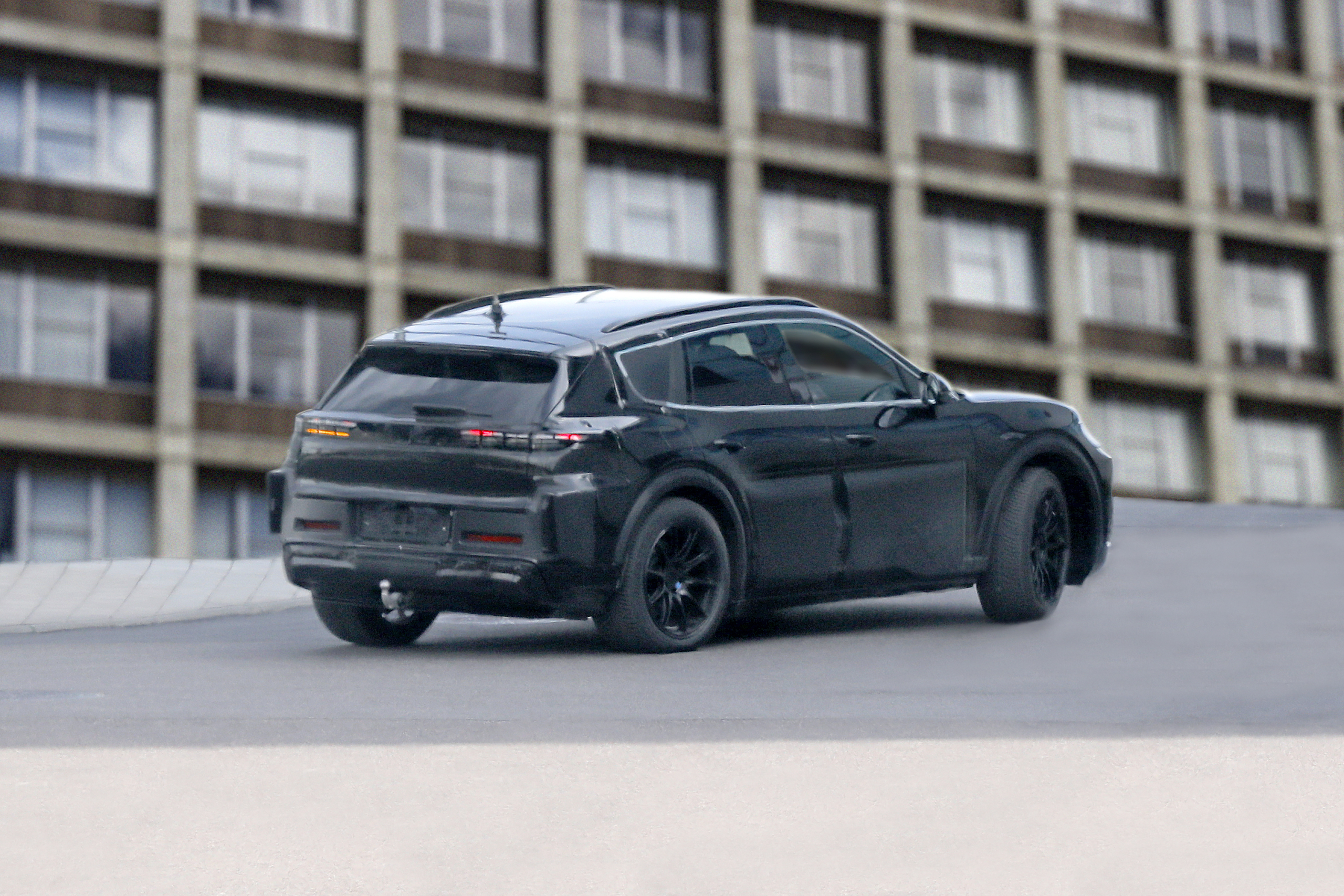 Deze peperdure 7-zits SUV wordt de zesde elektrische Porsche