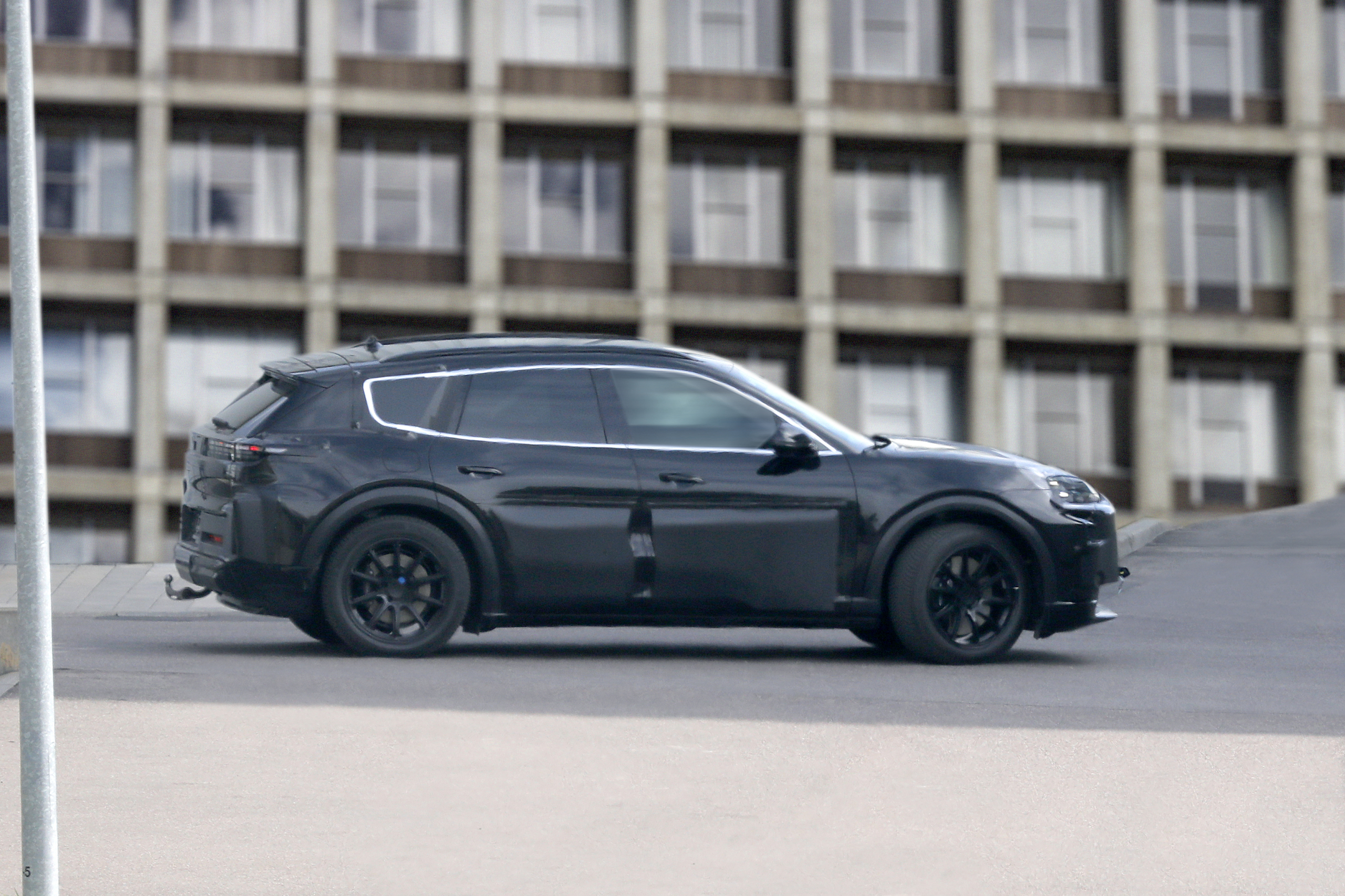Deze peperdure 7-zits SUV wordt de zesde elektrische Porsche