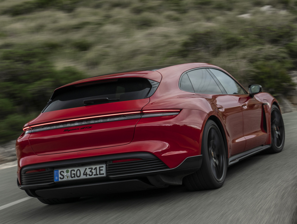 Eerste review Porsche Taycan GTS Sport Turismo (2021) - Je hond zal je vervloeken!