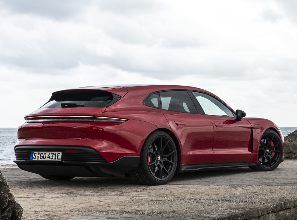 Elektrische Porsche Taycan nu al succesvoller dan beste Volkswagen ooit in 15 jaar