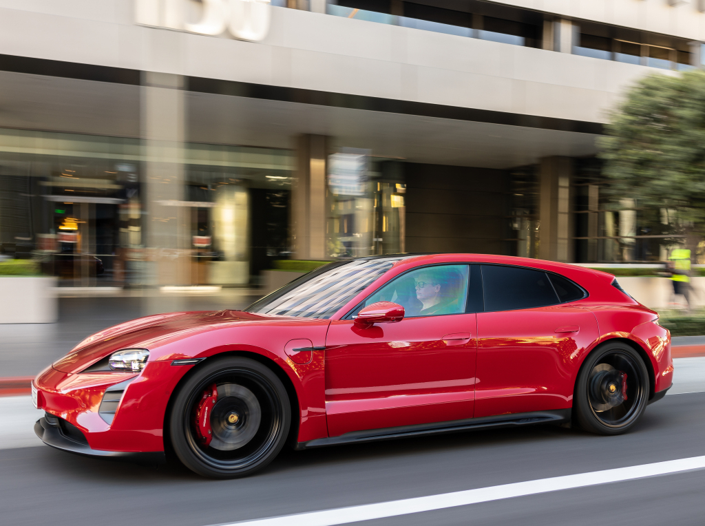 Eerste review Porsche Taycan GTS Sport Turismo (2021) - Je hond zal je vervloeken!