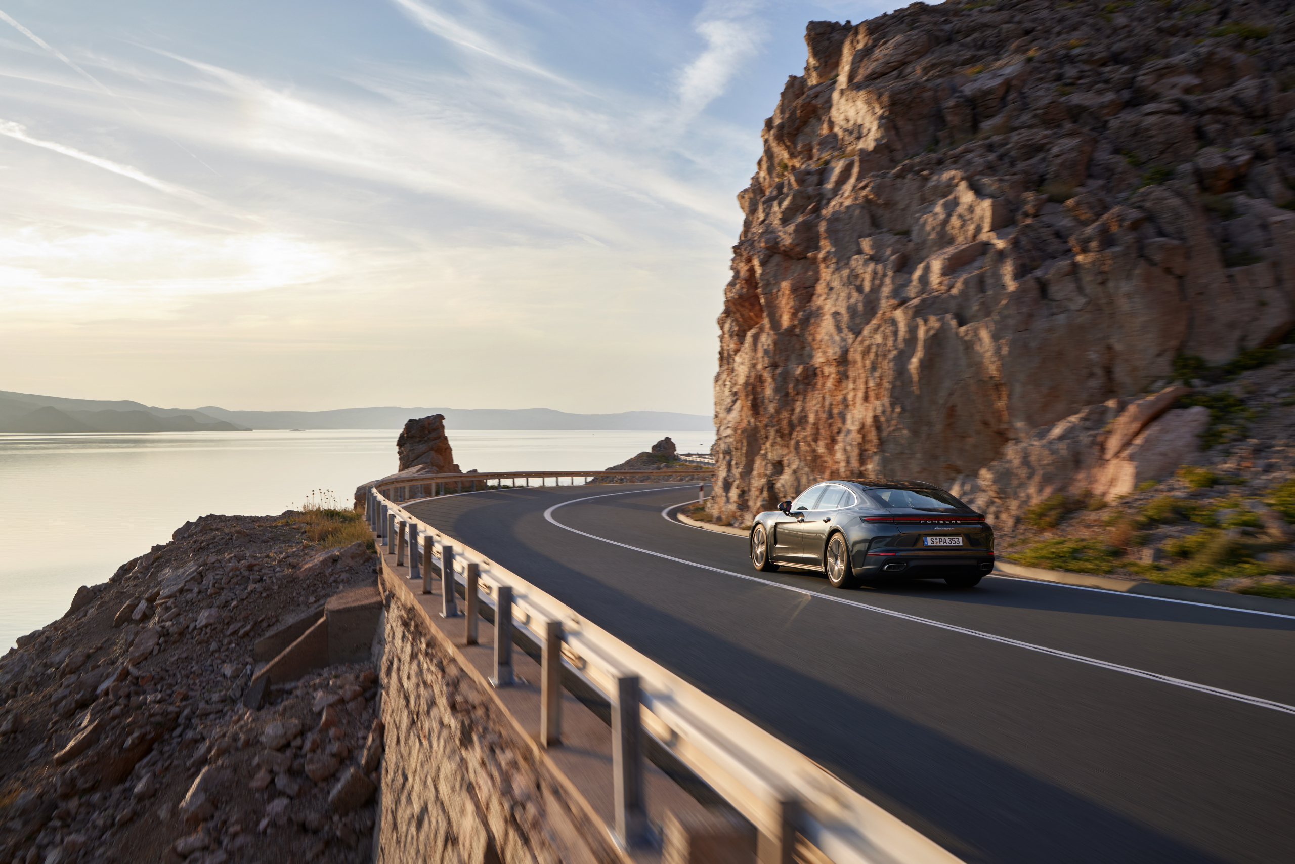 Vernieuwde Porsche Panamera is een held op sokken