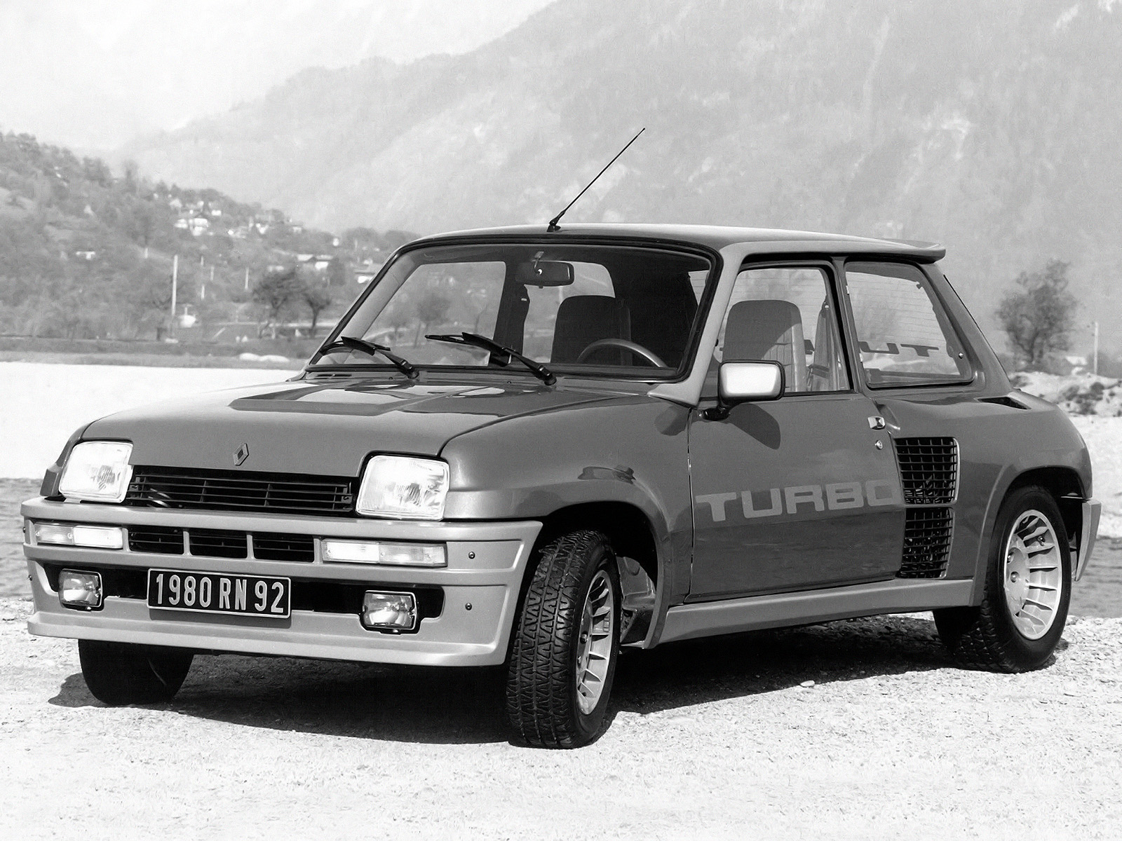 Renault 5 showcar: er is er één jarig en we geven hem een MONSTER