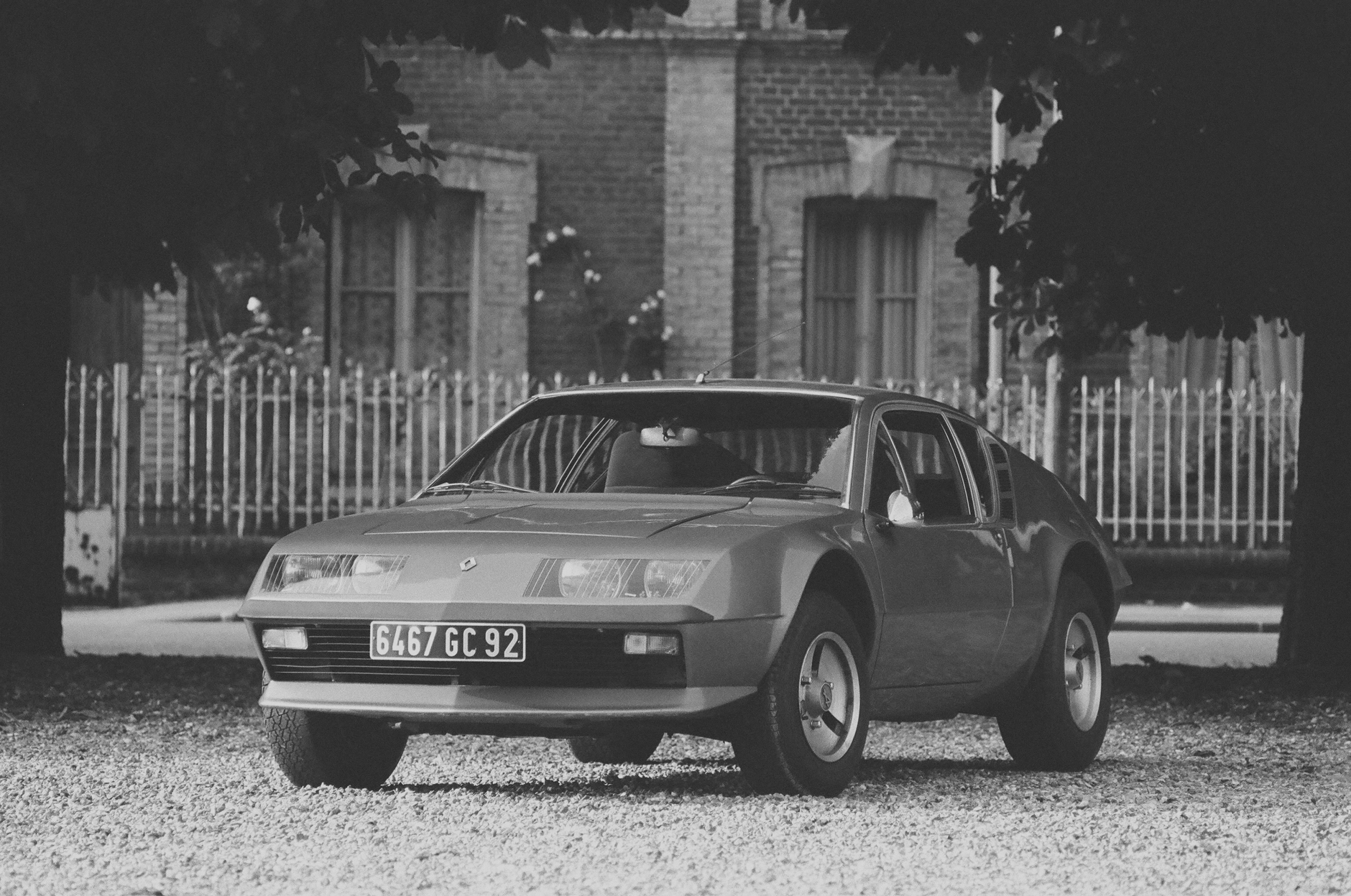 Voordat Ferrari een volgende elektrische auto ontwerpt, moet het even met dit merk bellen