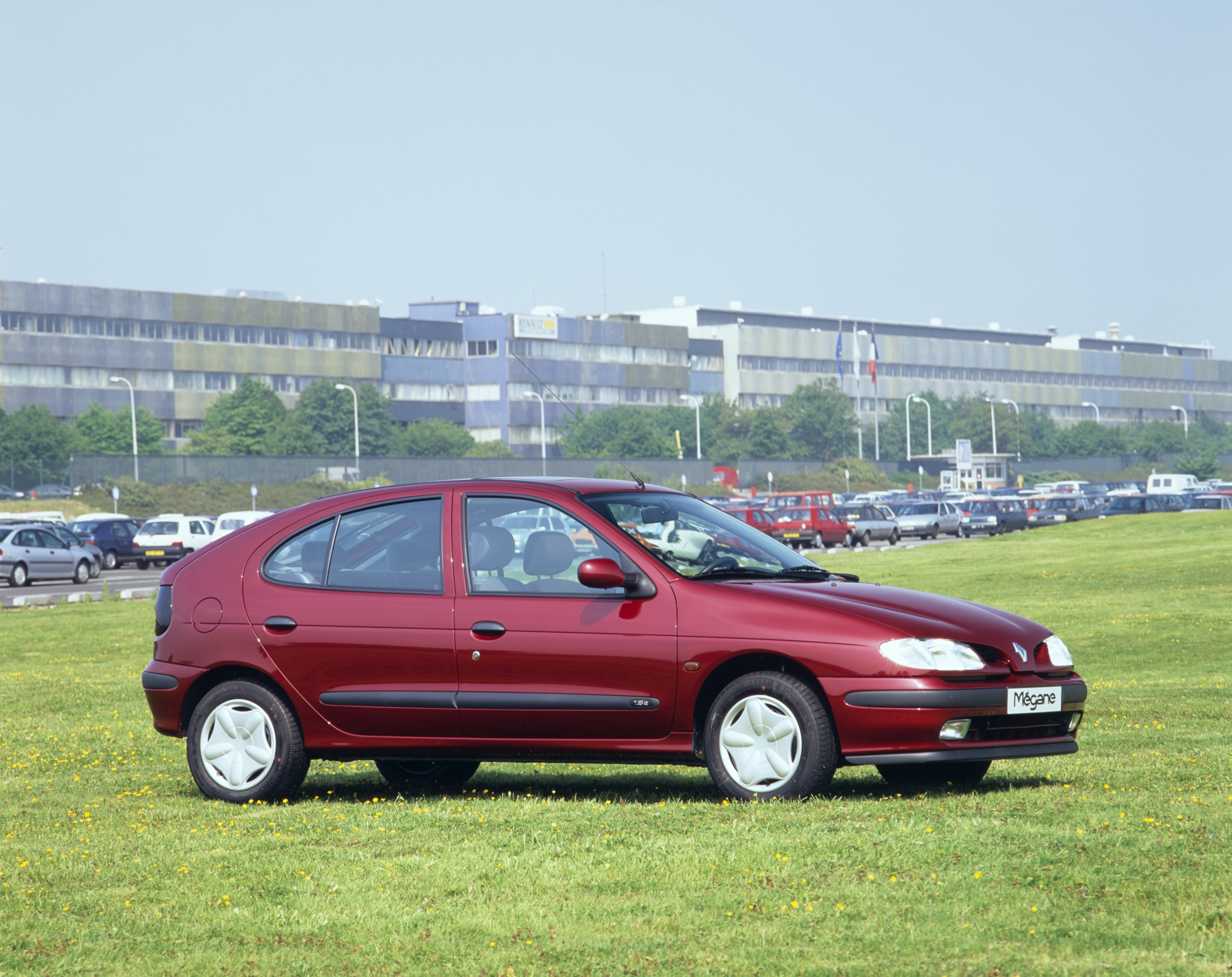 Hoe de Renault Mégane begon als snelle limousine