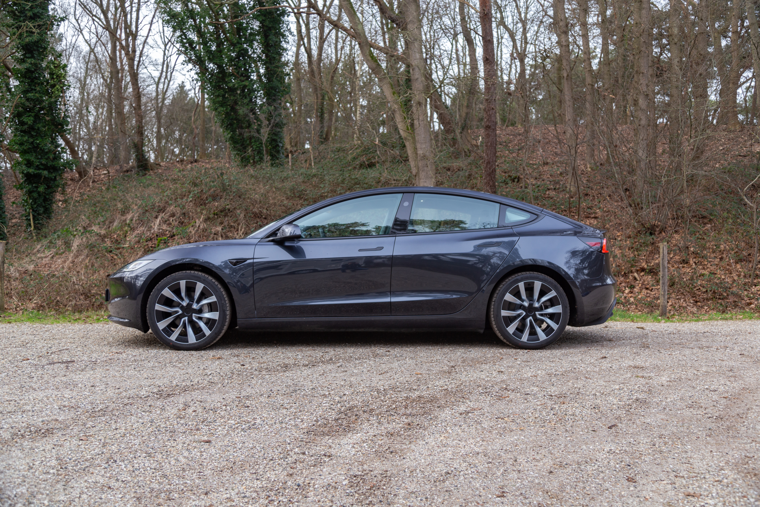 Review Tesla Model 3 (2023): drie stappen voorwaarts, één duiksprong achterwaarts