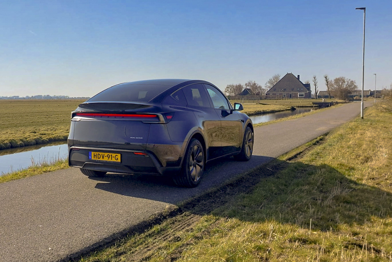 Review: Tesla Model Y (2025) laat concurrentie naar adem happen