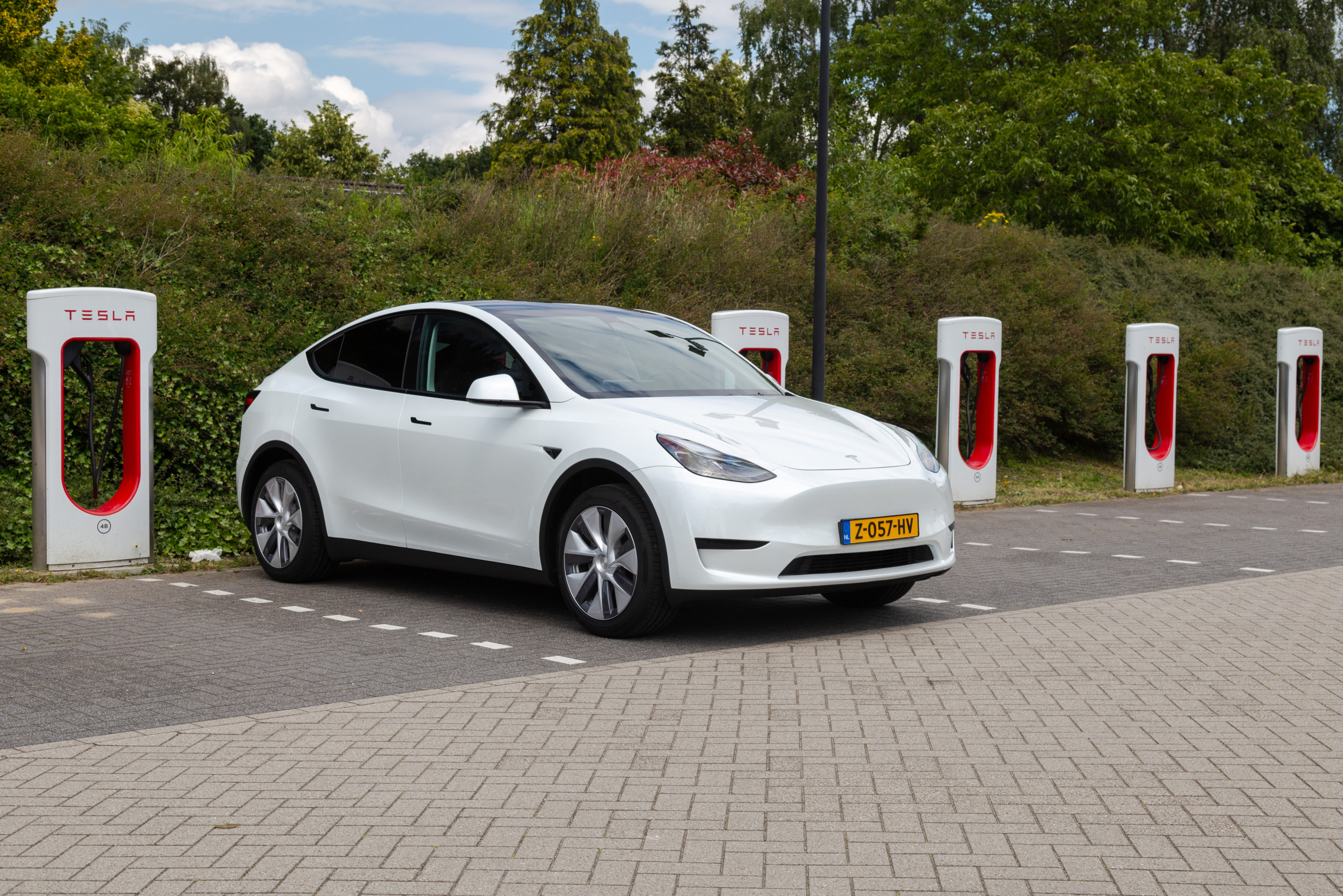 Je elektrische auto snelladen: zo doe je dat