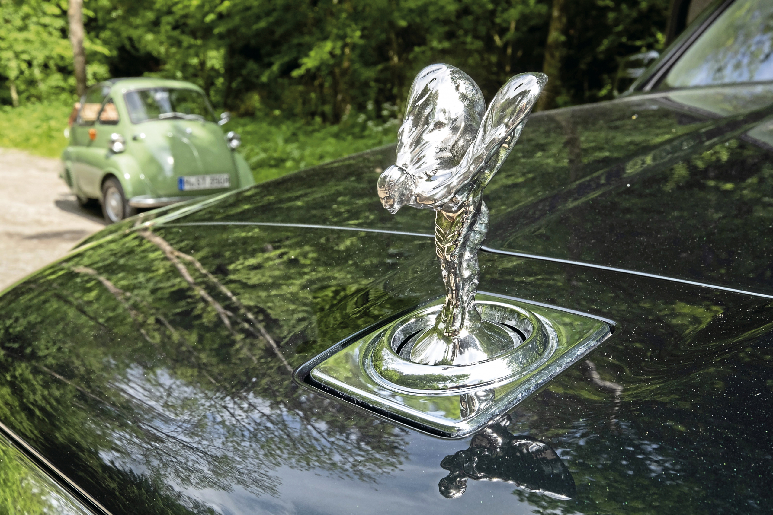 BMW Isetta vs. Rolls-Royce Cullinan: wat stampen we lekker, hè