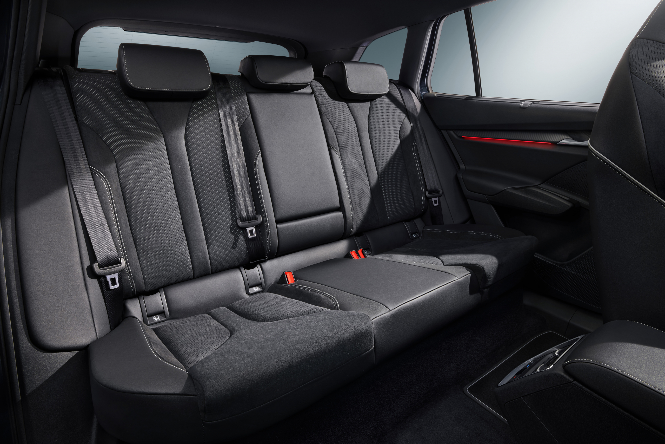 Elektrische Skoda Enyaq iV Sportline leeft op grote voet