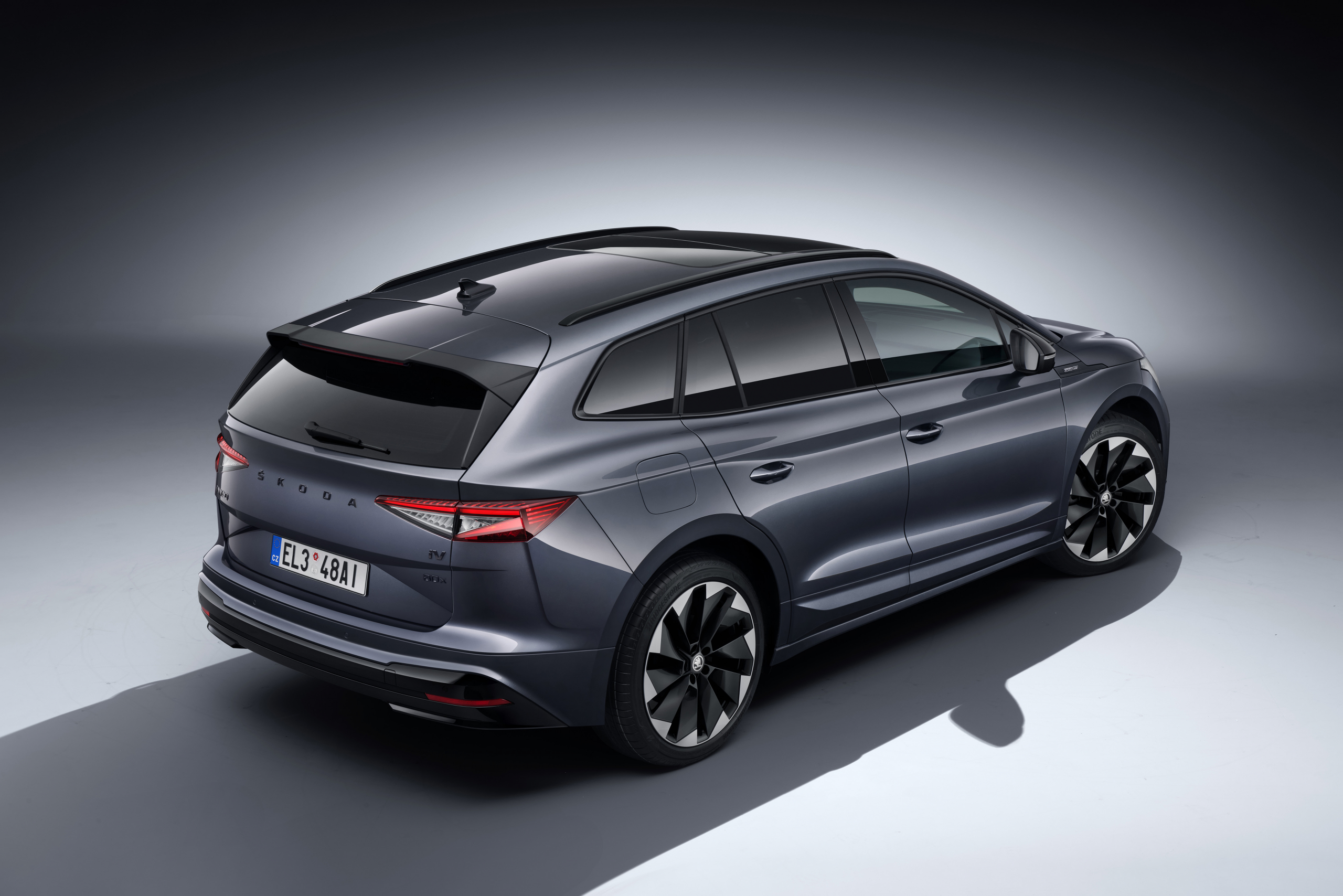 Elektrische Skoda Enyaq iV Sportline leeft op grote voet
