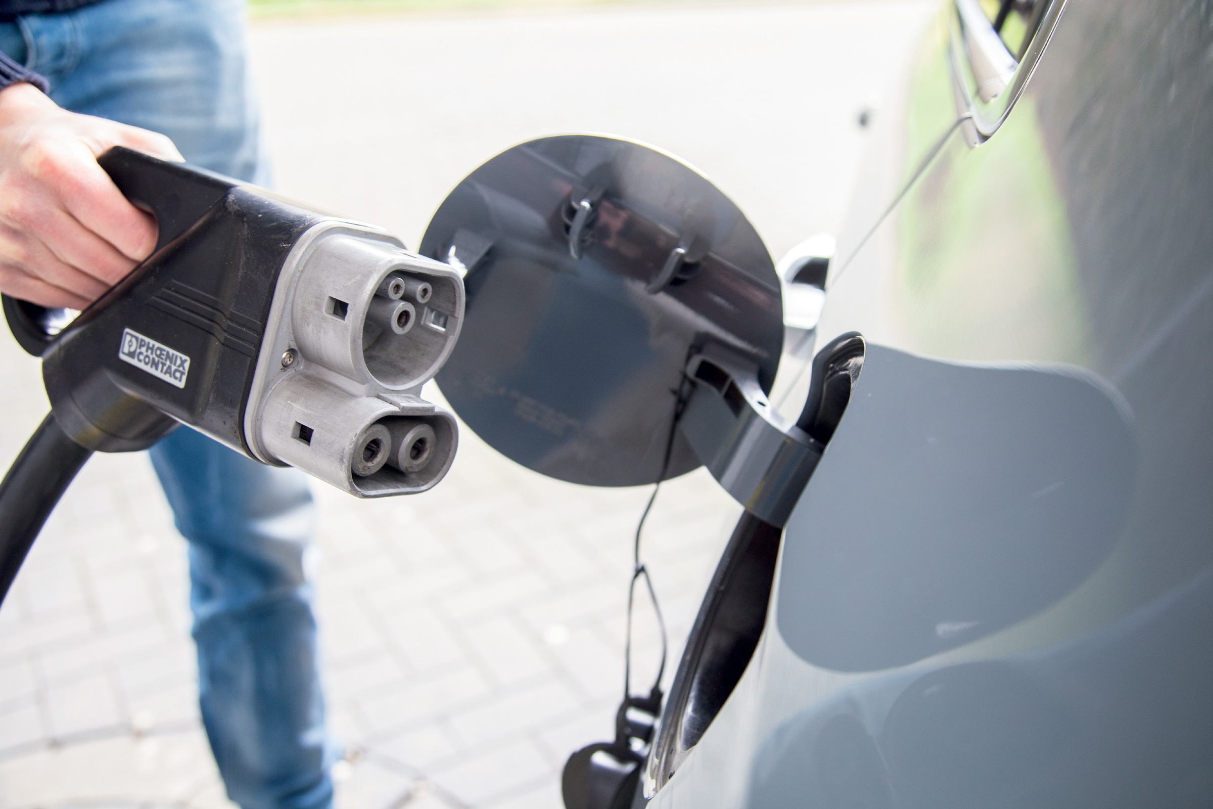 Je elektrische auto snelladen: zo doe je dat