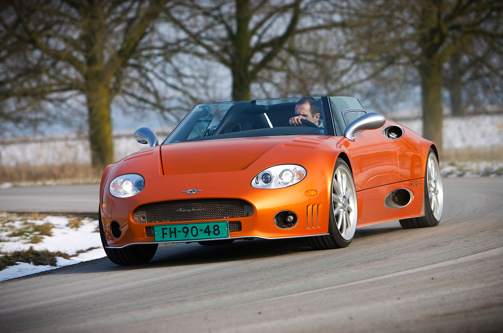 Voel je de koning te rijk in deze bijzondere oranje auto's