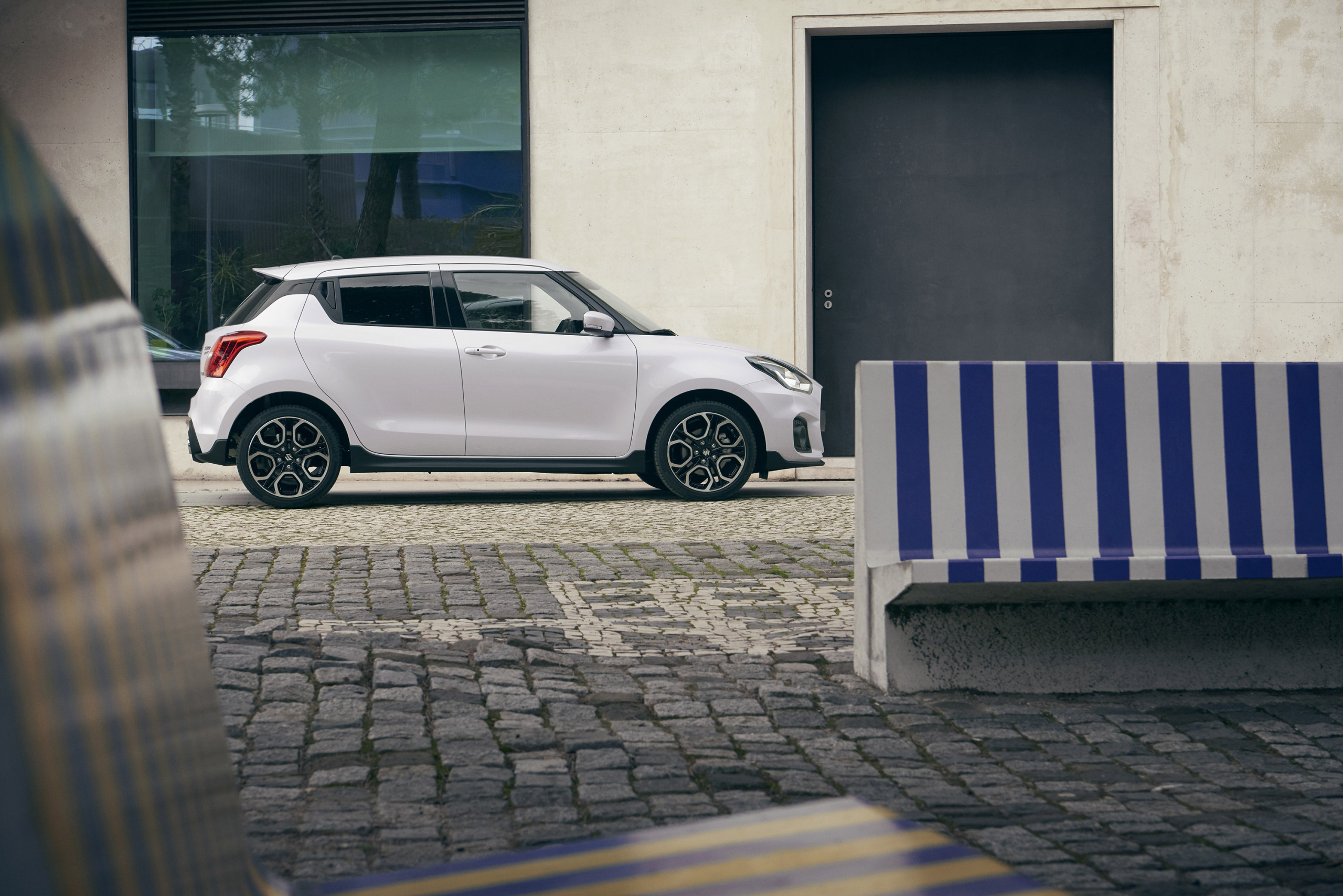 Suzuki Swift Sport zet in opn (een klein beetje) stroom