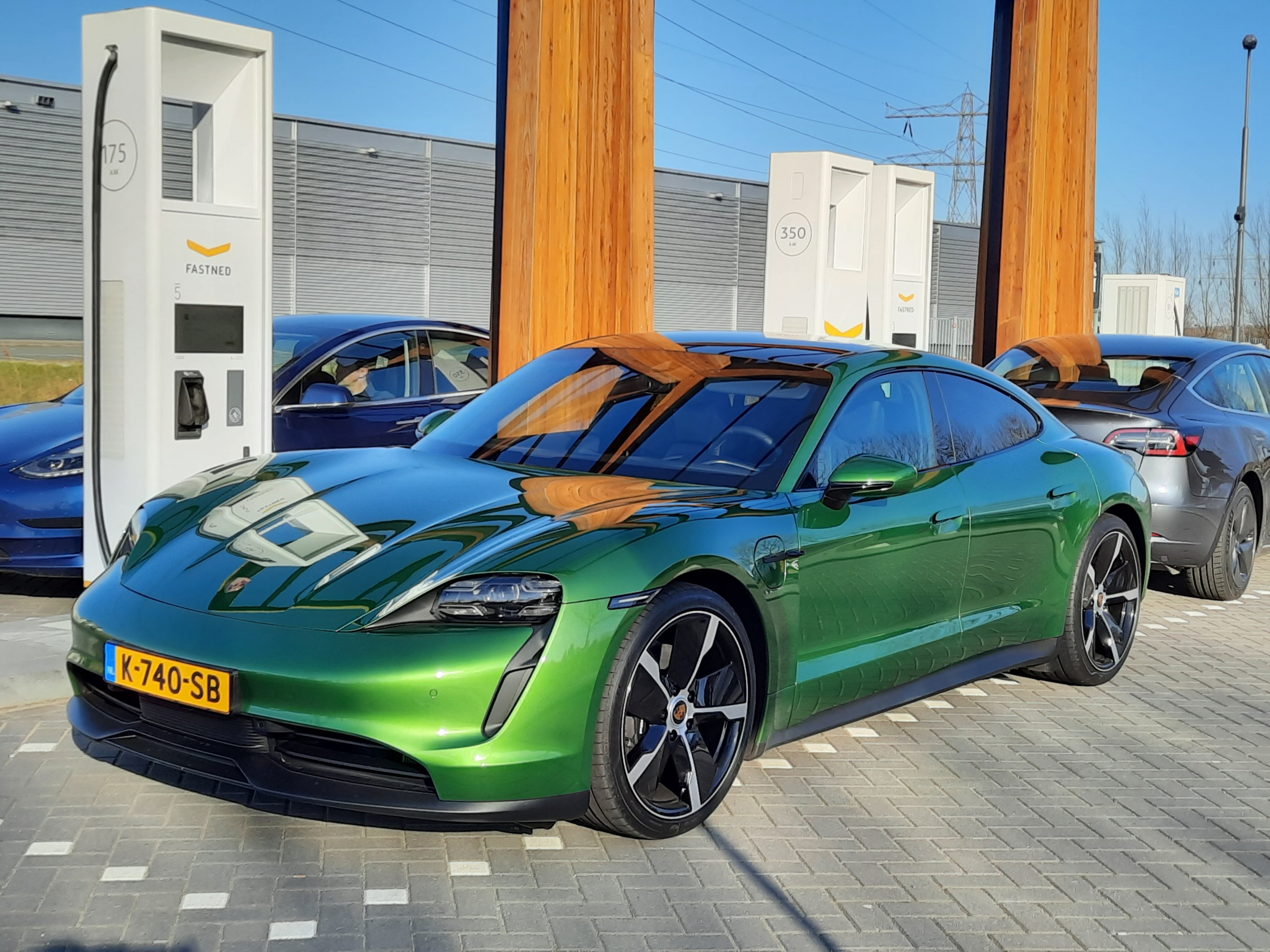 'Sombere toekomst elektrische auto' - Duitse autofabrikanten in paniek