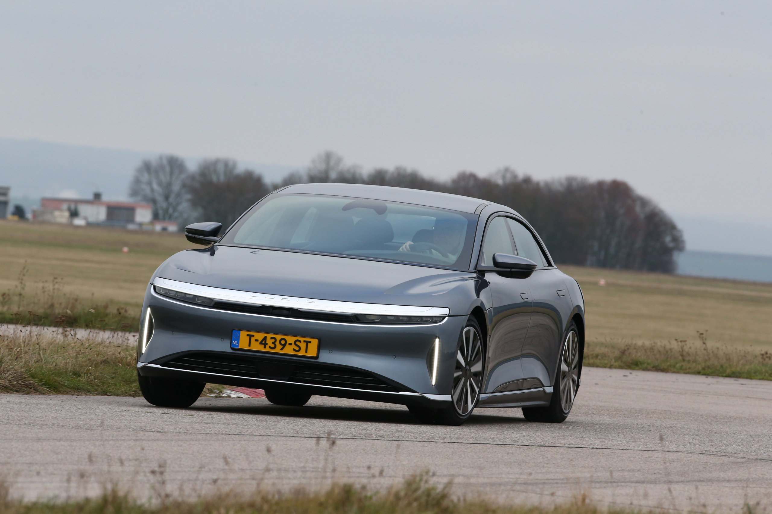 Zoveel mag een nieuwe elektrische auto volgens jou maximaal kosten